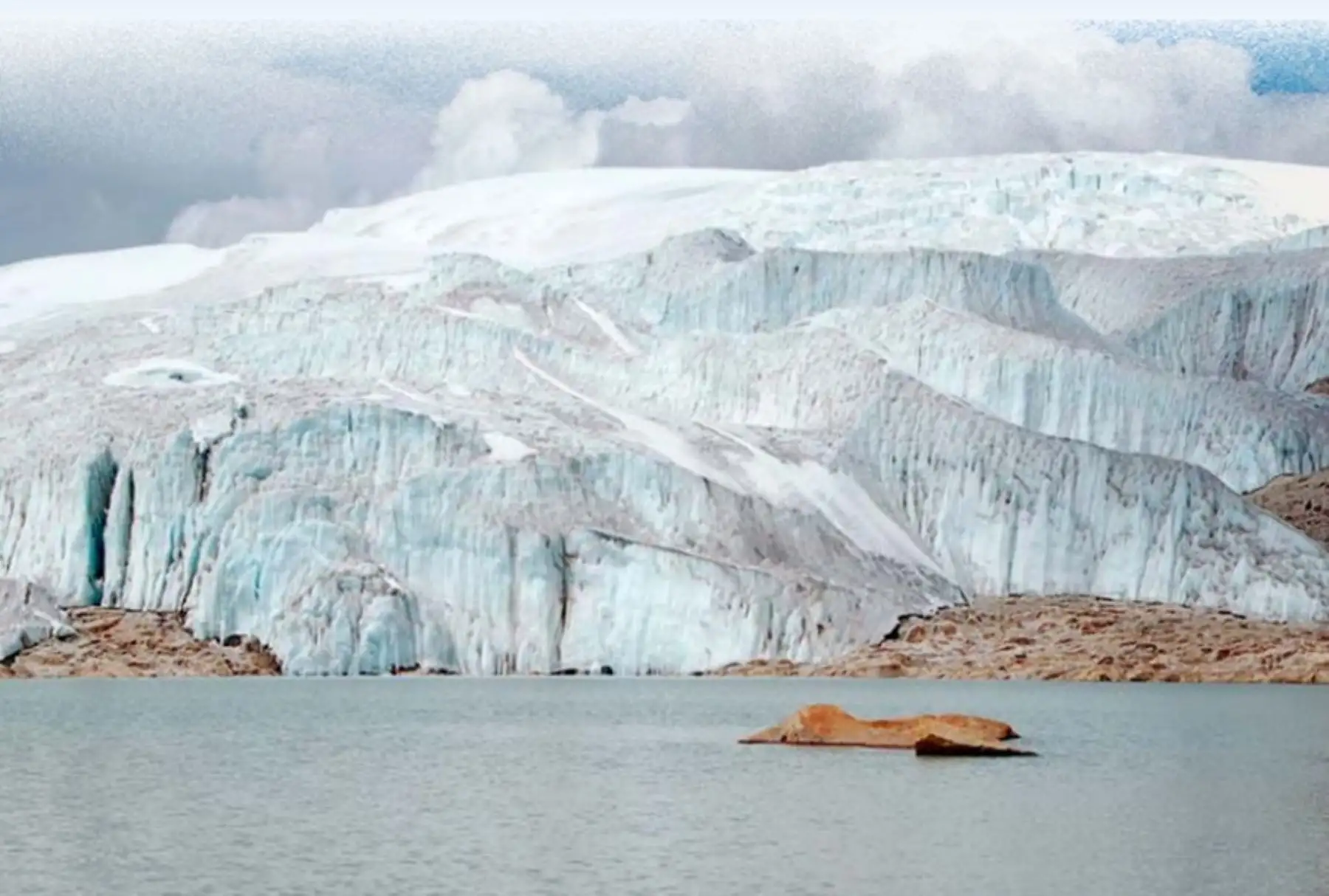 Glaciar Morojani, ubicado en el nevado Quelccaya de la Cordillera de Vilcanota, en el departamento de Cusco. Foto: Inaigem 
