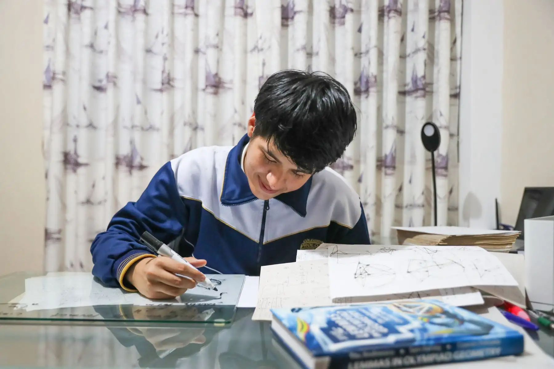 A mediados de 2026, el Instituto Tecnológico de Massachusetts (MIT), en Estados Unidos, abrirá sus puertas al peruano Renato Alexander Gaitán García, quien ha obtenido una beca completa en esta prestigiosa casa de estudios, considerada la mejor universidad del mundo. Foto: ANDINA/Ricardo Cuba