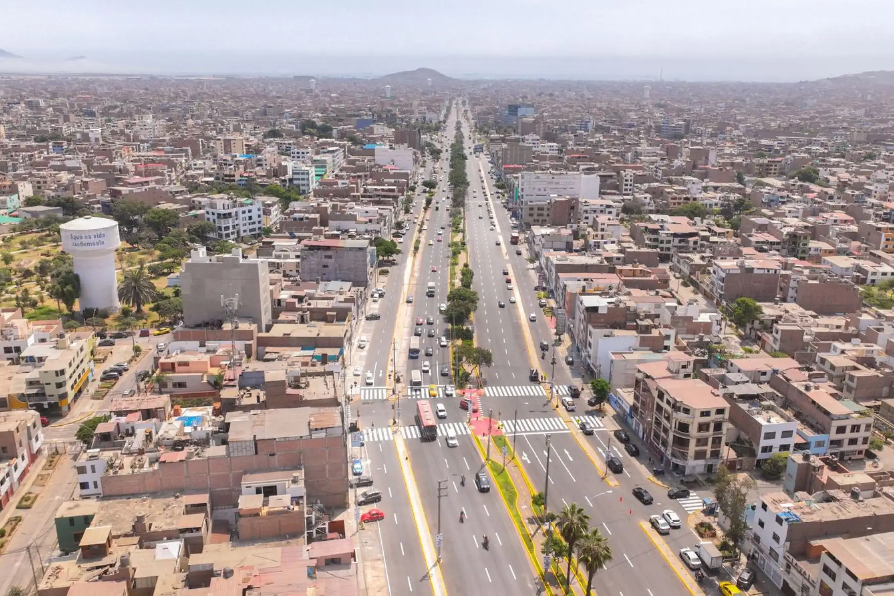 La obra incluyó el mejoramiento integral del pavimento, con una superficie más uniforme y resistente, además de trabajos de parchado profundo y reparaciones estructurales en los tramos más deteriorados, lo que permitirá soportar el alto flujo vehicular y garantizar mayor durabilidad. ANDINA/Difusión