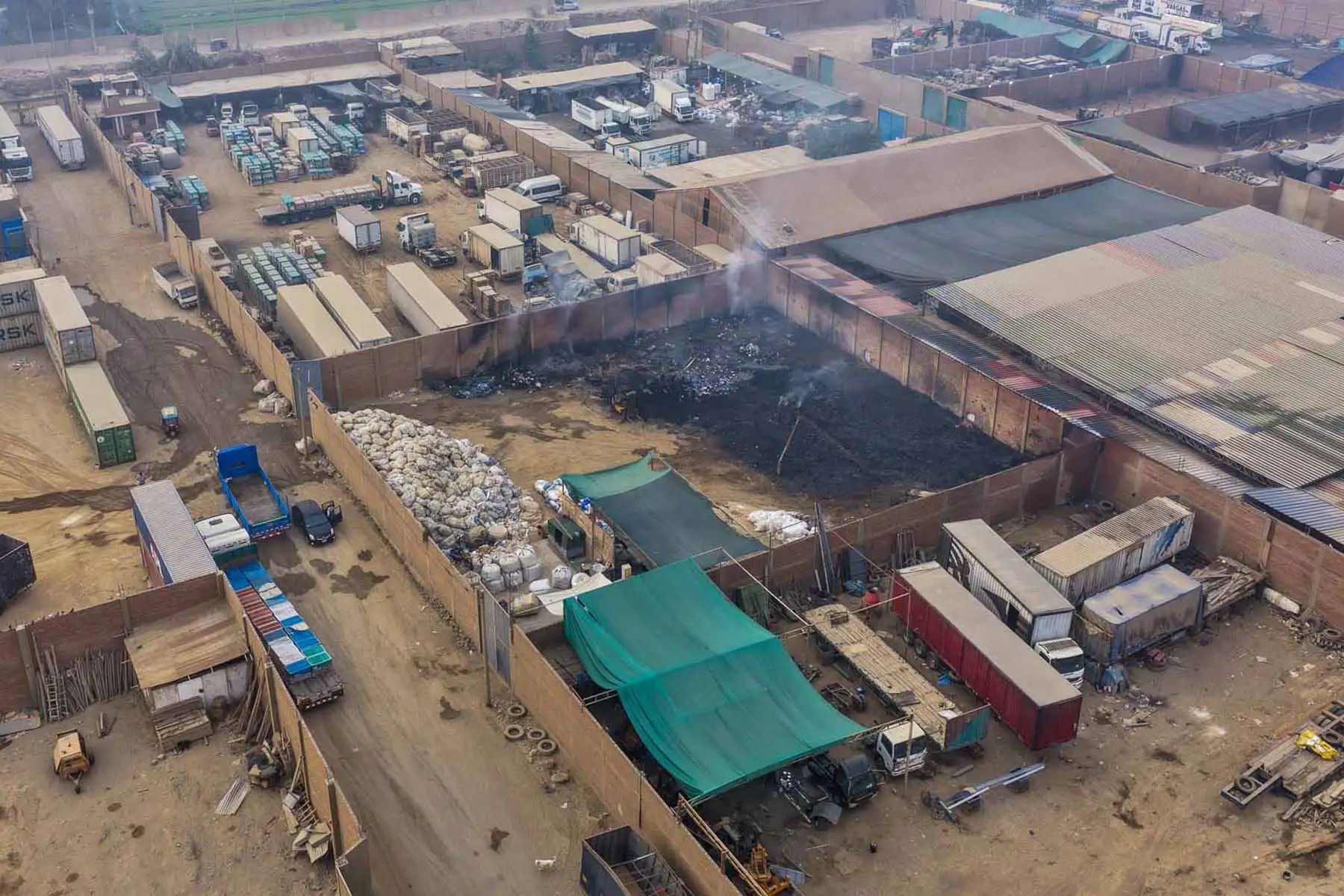 Almacén de aproximadamente 3,000 metros cuadrados fue consumido por incendio en Jicamarca. Foto: ANDINA/ Juan Carlos Guzmán