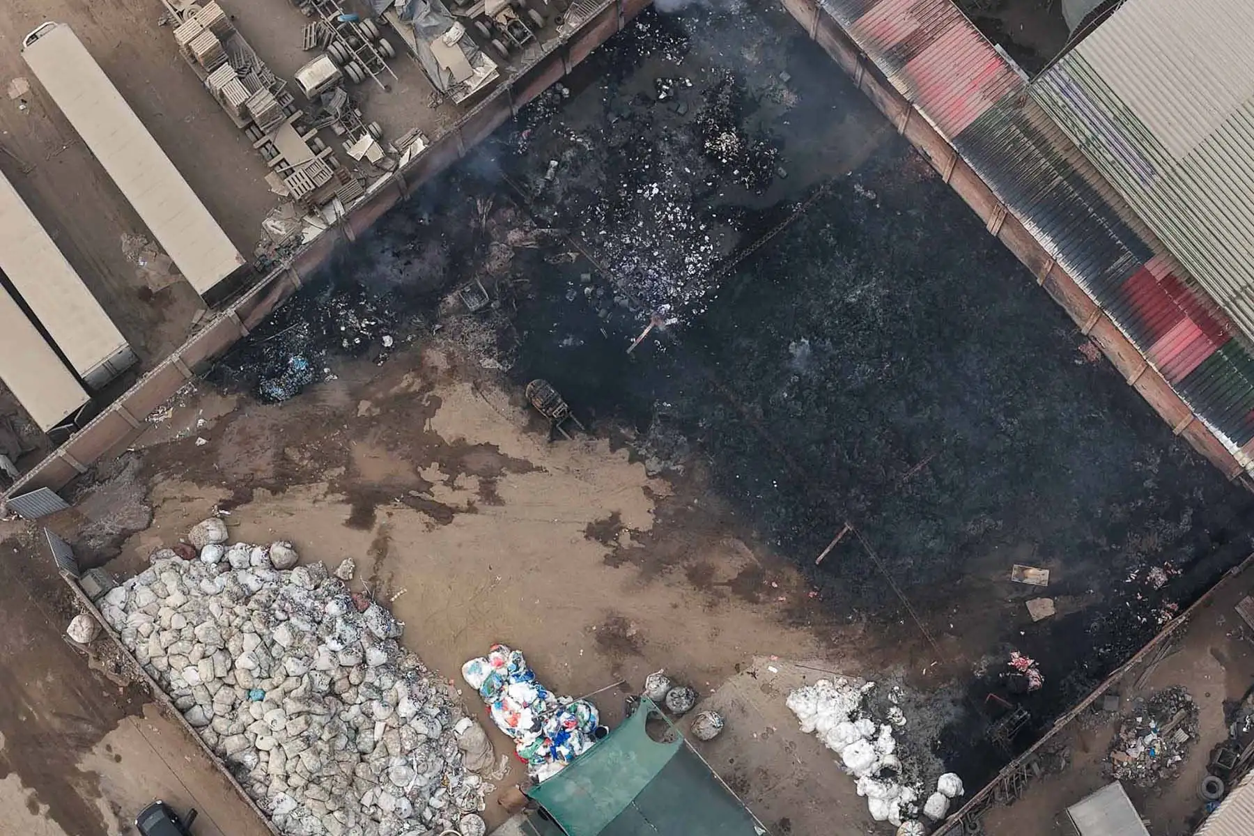 Siniestro, catalogado como Código 2, movilizó a múltiples unidades de emergencia en Lima Este. Foto: ANDINA/ Juan Carlos Guzmán