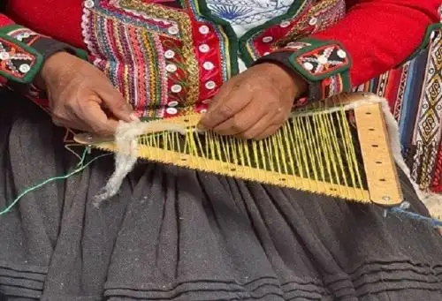 A propósito del Día del Artesano, ProInnóvate destacó las iniciativas novedosas, creativas y sostenibles de artesanos peruanos como los kits que contienen fibras naturales como la chambira y alpaca. ANDINA/Difusión