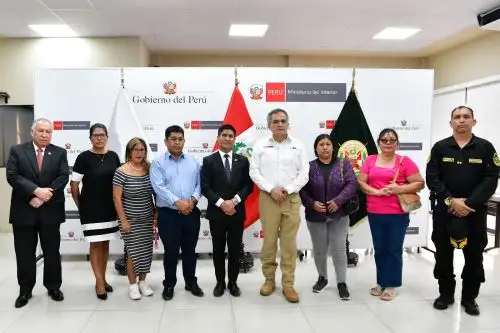 El ministro José Zapata sostuvo una reunión de trabajo con representantes de gremios del transporte urbano. Foto: MININTER/Difusión.