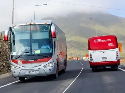 Ante el aumento de viajes por carretera por Semana Santa, es fundamental que los pasajeros verifiquen que el vehículo en el que se trasladan cuente con el Seguro Obligatorio de Accidentes de Tránsito (SOAT) vigente. ANDINA / Difusión.