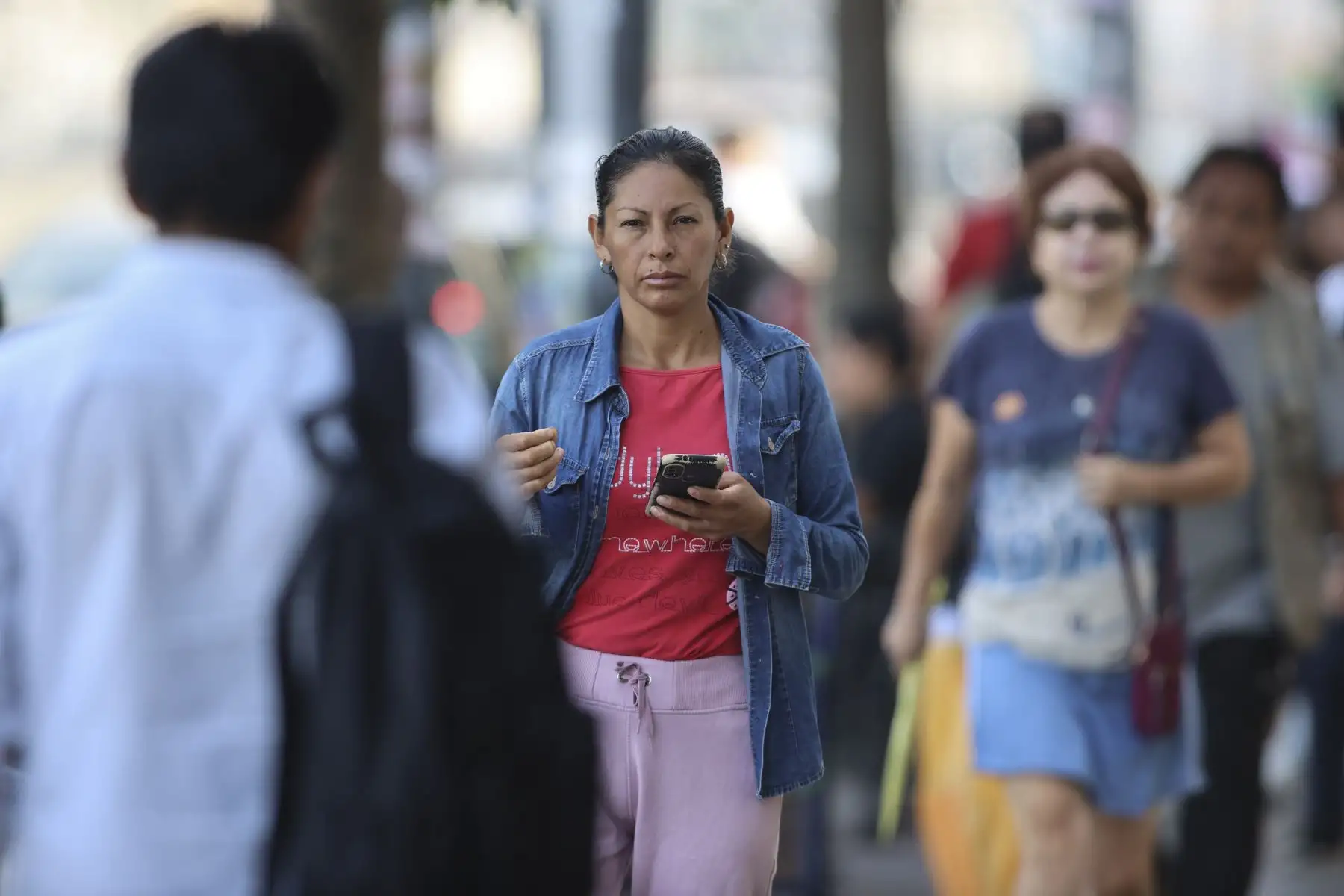 En los distritos cercanos al litoral las temperaturas oscilarán entre 17 °C y 25 °C, mientras que en las zonas alejadas del mar se ubicarán entre 16 °C y 27 °C, informó el Senamhi al iniciarse el otoño hoy viernes 20 de abril a las 09:46 horas. Foto: ANDINA/Jhonel Rodríguez Robles