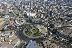 Trabajos en la Línea 2 del Metro de Lima y Callao entre la plaza Grau y la plaza Bolognesi. Los avances alcanzan un 80.66 % del primer metro subterráneo del Perú que trasladará a más de 660 000 pasajeros al día. Además, se proyecta que al año 2030 la demanda alcance 1.2 millones de usuarios diarios.

Foto: ANDINA/Juan Carlos Guzmán