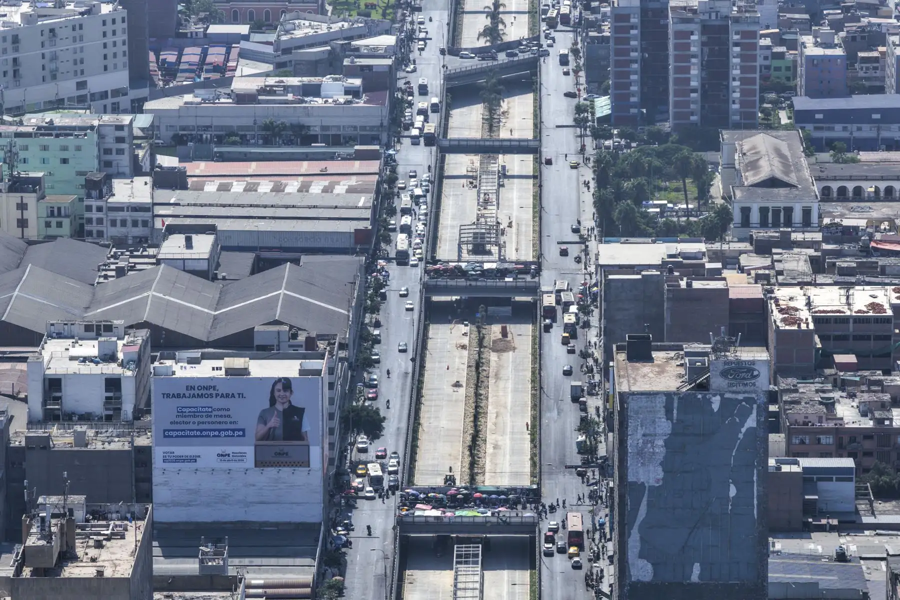 Trabajos de la nueva Vía Expresa que conectará dos de los principales sistemas de transporte público de la ciudad: el Metropolitano y la Línea 1 del Metro de Lima. 

Foto: ANDINA/Juan Carlos Guzmán Negrini