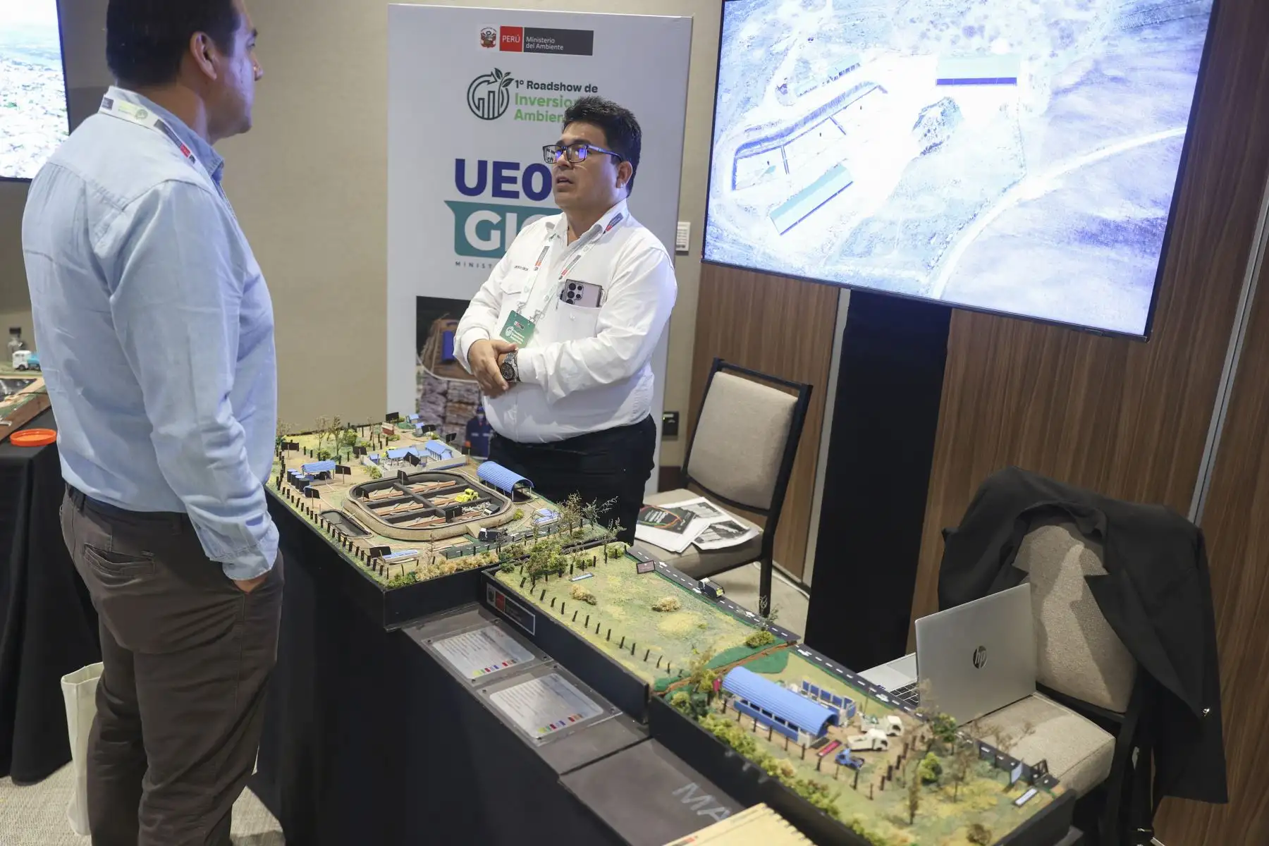 El Ministerio del Ambiente realizó el Primer Roadshow de Inversiones Ambientales, con la participación de la ministra Nelly Paredes. Durante el evento se presentó una cartera de 75 proyectos orientados a infraestructura natural, gestión de residuos sólidos y fiscalización ambiental, iniciativas que impactarán en más de 17 regiones y beneficiarán a cerca de 10 millones de personas, impulsando la inversión sostenible y el desarrollo del país. Foto: ANDINA/Jhonel Rodríguez Robles