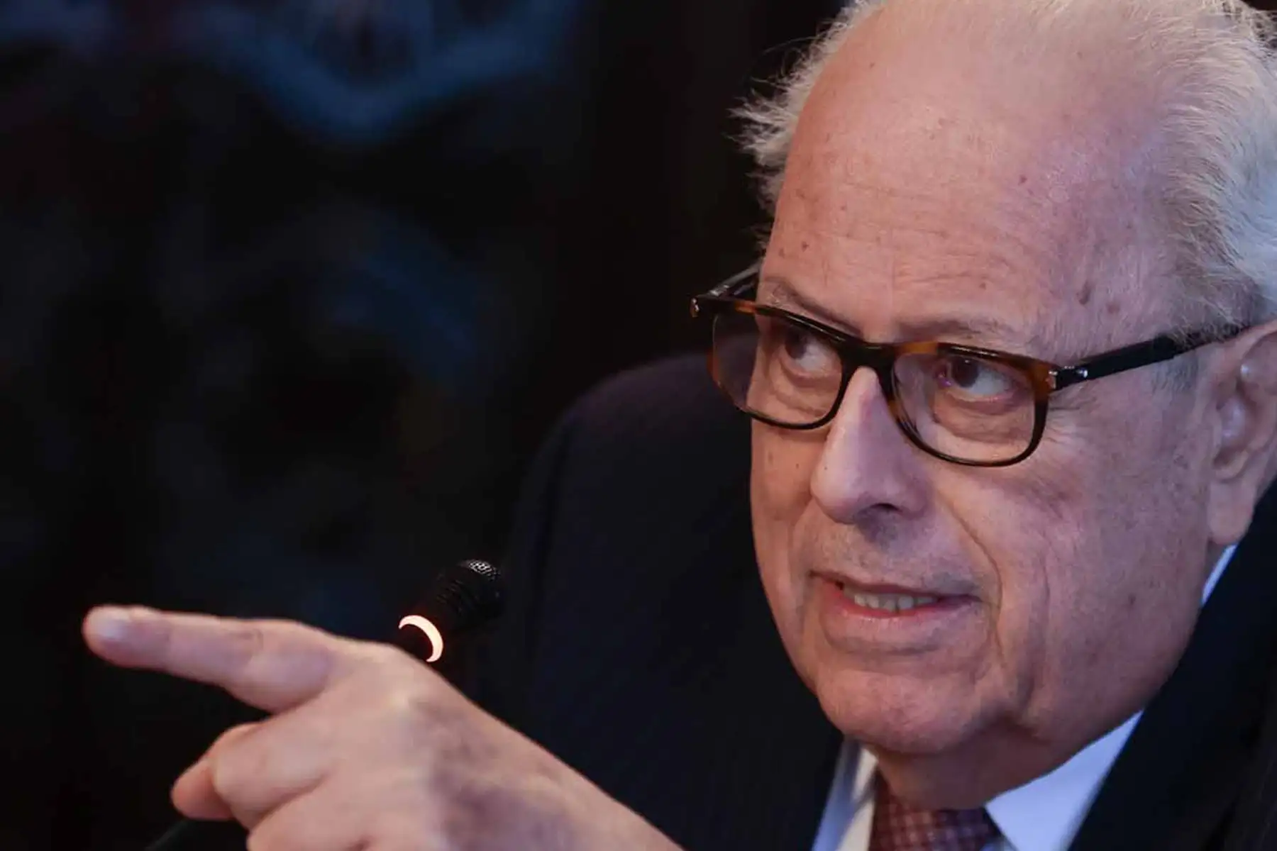 Julio Velarde participa en reuniones del FMI y es homenajeado en Washington