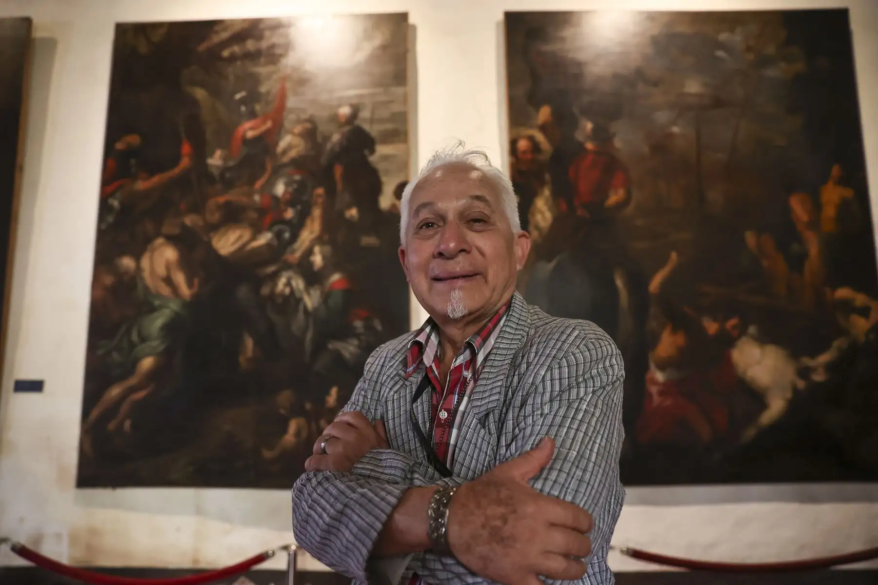 Los cuadros con mayor carga simbólica para los creyentes son los últimos: El camino al calvario y La crucifixión. “Cuando uno visita de manera metódica esta sala, paso a paso se da la transfiguración espiritual y, al mismo tiempo, el seguimiento cronológico de los pasajes últimos de la vida de Cristo”, explica el historiador.


Foto: ANDINA / Juan Carlos Guzmán Negrini