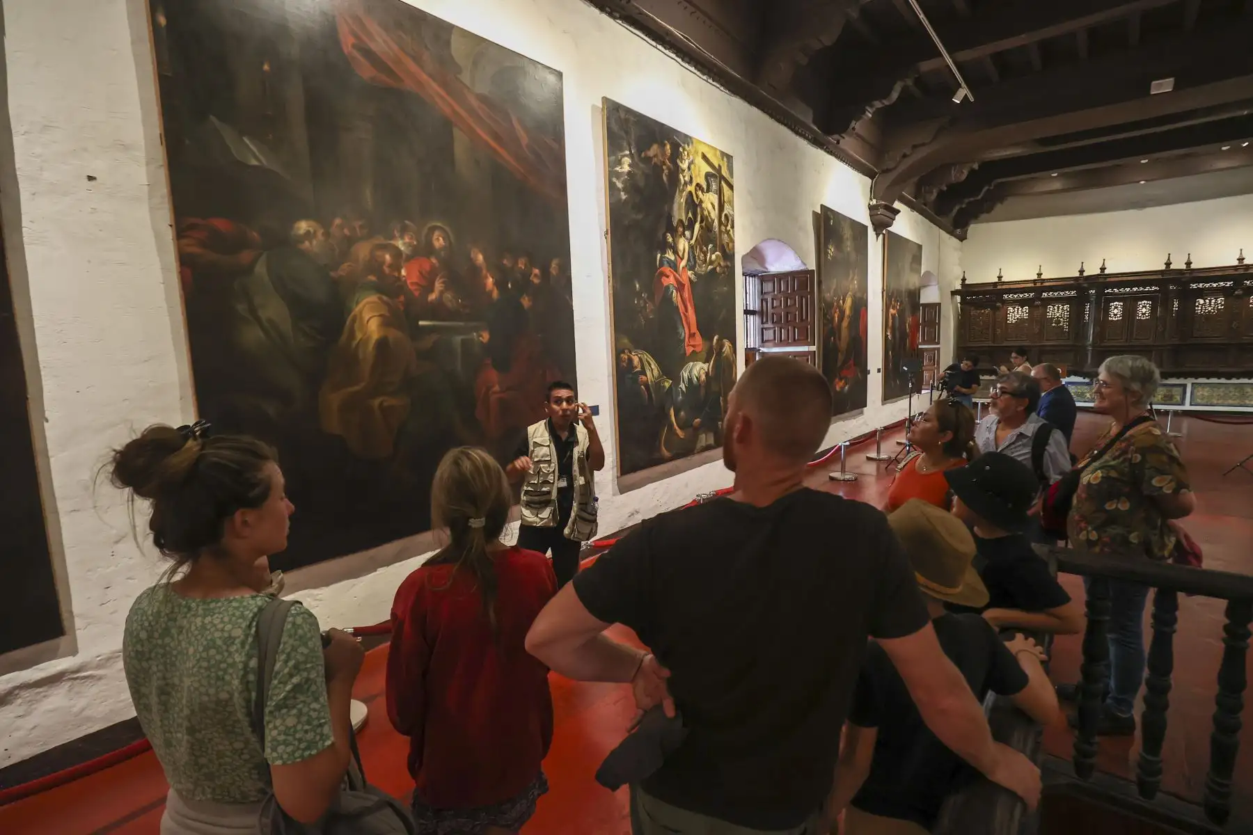 La última cena, óleo sobre tela de casi tres metros de altura, que llegó Museo de San Francisco y Catacumbas de Lima desde el taller del pintor flamenco Pedro Pablo Rubens, en el siglo XVII.

Foto: ANDINA/Juan Carlos Guzmán Negrini