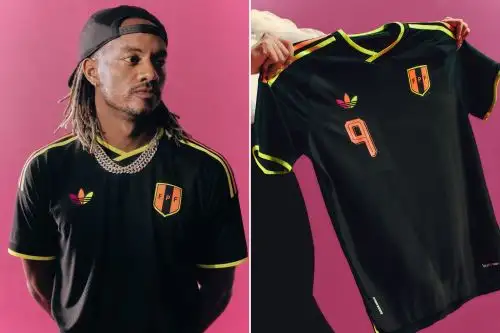 André Carrillo fue el elegido para presentar la nueva camiseta alterna de Perú. Foto: Adidas.