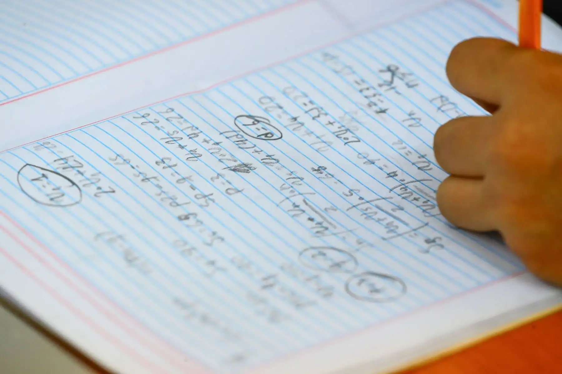 Este certificado facilita el ingreso directo o convalidaciones en universidades peruanas y extranjeras, fomentando el dominio del inglés y una formación integral. Foto: ANDINA/ Verónica Calderón Zuñiga