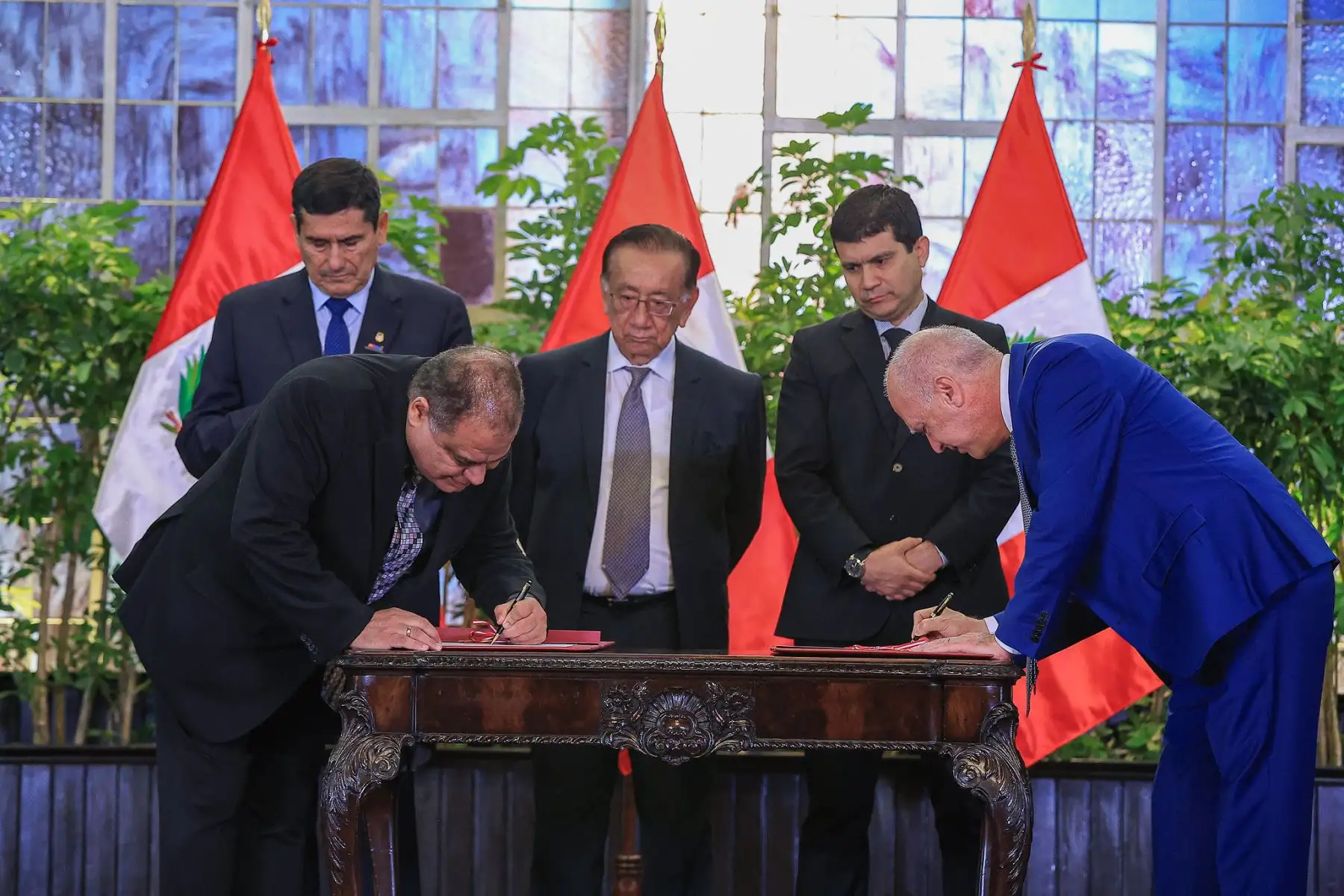 El presidente de la república José María Balcázar participó en la firma del contrato de un préstamo por S/ 999.6 millones destinado a impulsar proyectos de saneamiento en Lima y Puno. Foto: ANDINA/Prensa Presidencia