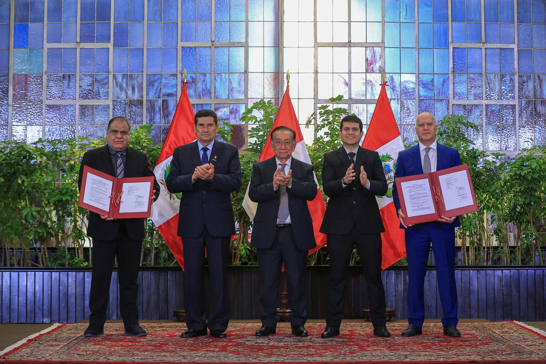 El presidente de la república José María Balcázar participó en la firma del contrato de un préstamo por S/ 999.6 millones destinado a impulsar proyectos de saneamiento en Lima y Puno. Foto: ANDINA/Prensa Presidencia