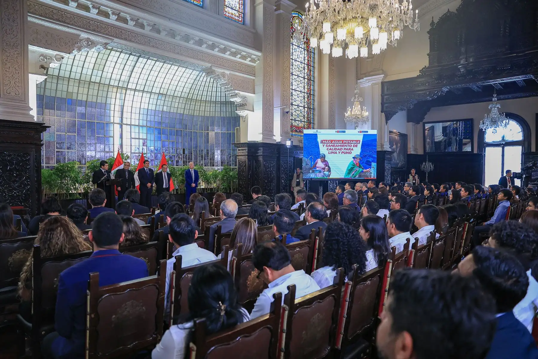 El presidente de la república José María Balcázar participó en la firma del contrato de un préstamo por S/ 999.6 millones destinado a impulsar proyectos de saneamiento en Lima y Puno. Foto: ANDINA/Prensa Presidencia