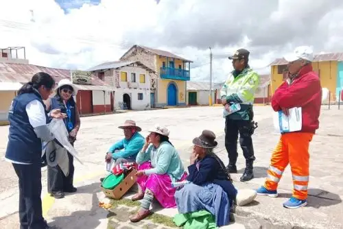 Capacitan en quechua a miembros de mesa y electores de Arequipa que viven en zonas