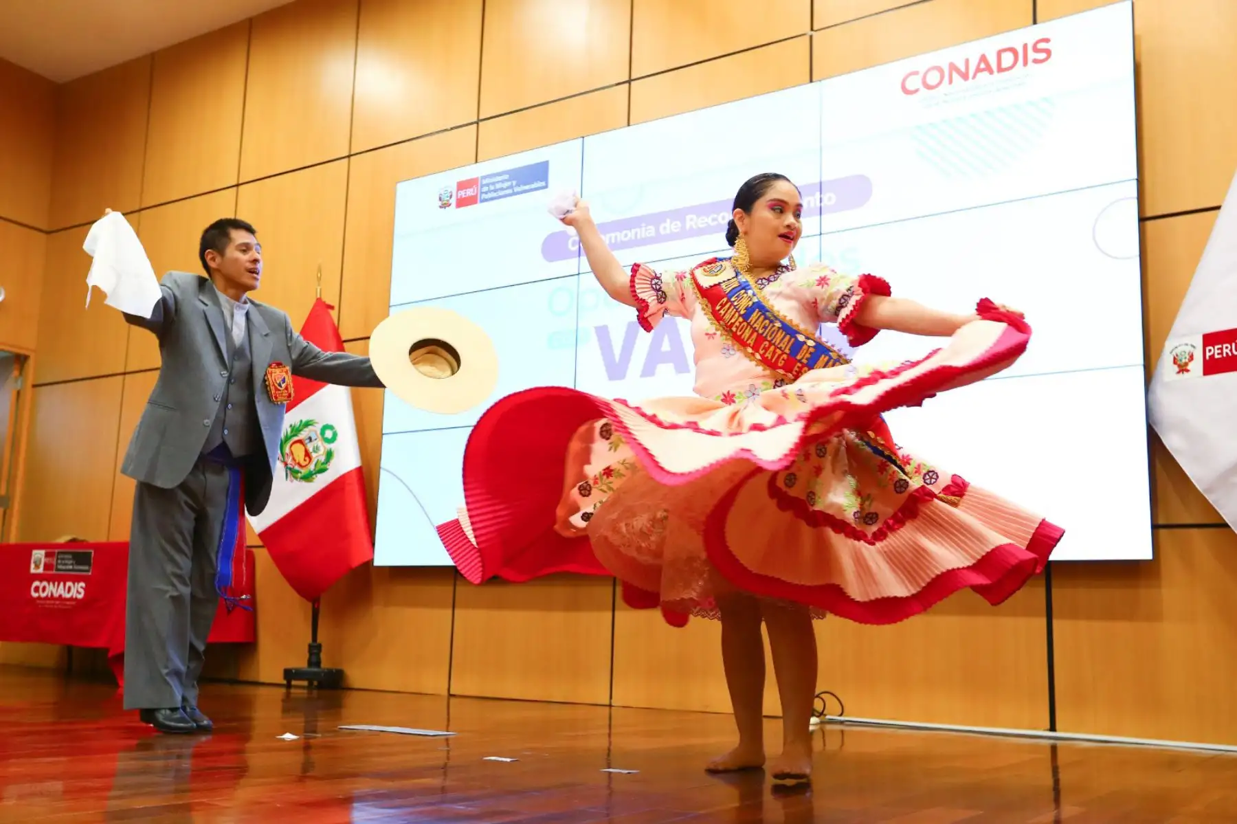 La marinera norteña llenó de energía el evento con la participación de ganadores del Concurso Nacional en la categoría Unidad.
Fotos: ANDINA/Verónica Calderón Zúñiga