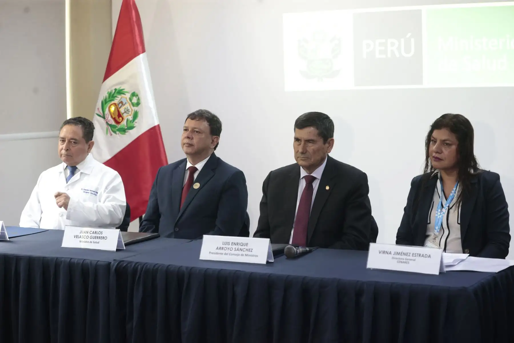 Autoridades destacaron la importancia de asegurar la disponibilidad de tratamientos oportunos para pacientes oncológicos en los establecimientos de salud a nivel nacional. Foto: ANDINA/Vidal Tarqui.