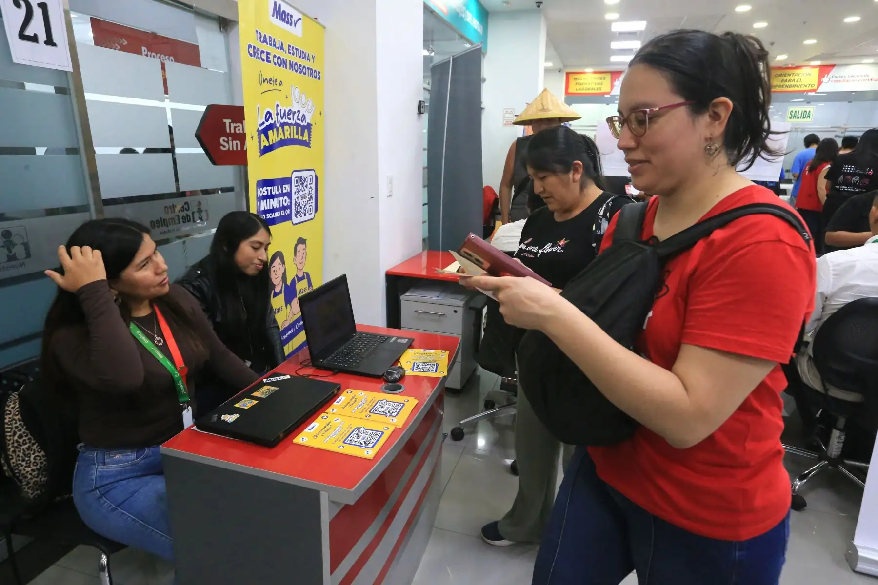 Esta estrategia  marca un hito importante en nuestro país, al establecer, de manera permanente, cada año, una semana dedicada a acercar el empleo a la ciudadanía. Foto: ANDINA/Héctor Vinces