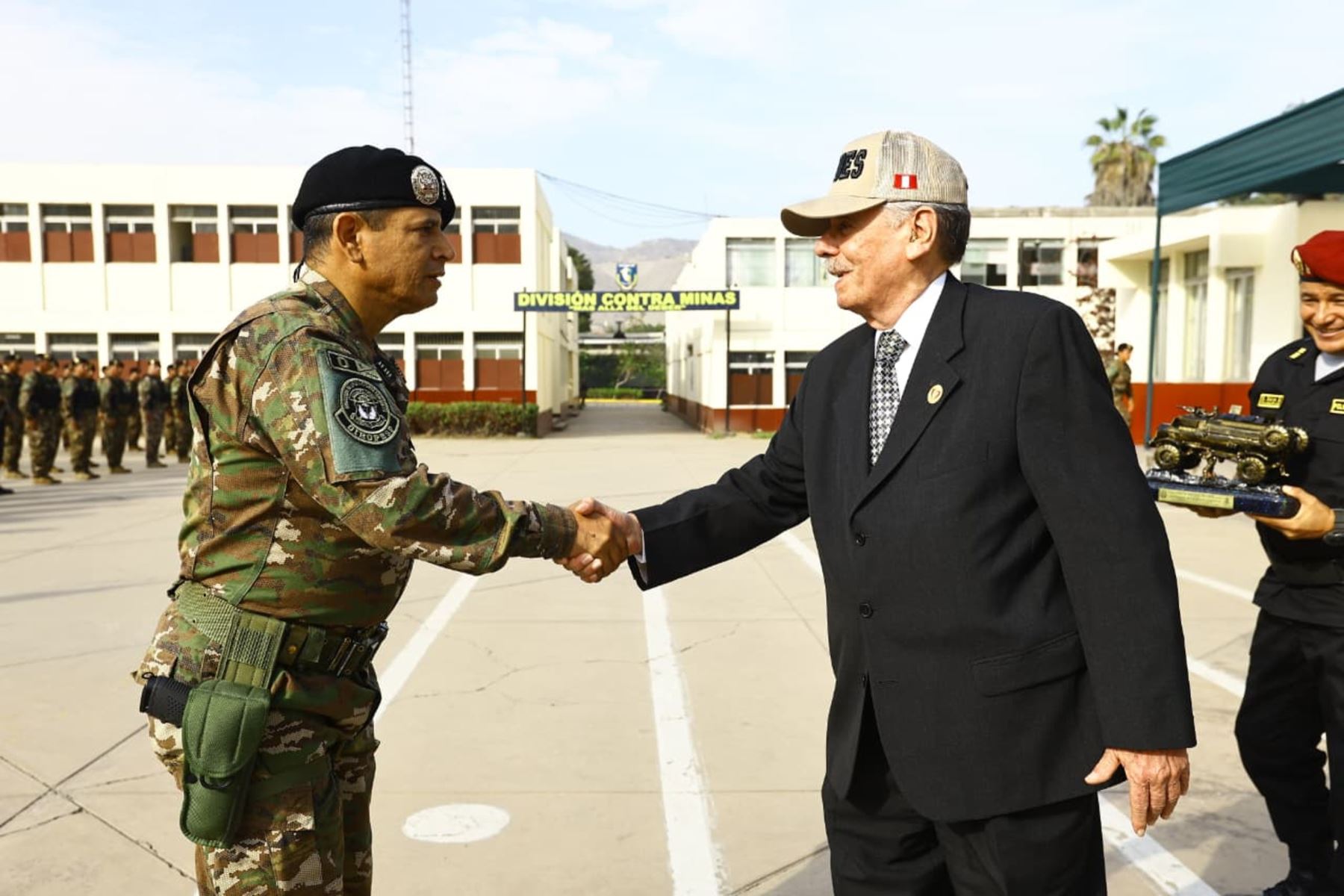 Fernando Rospigliosi destaca mejoras en condiciones laborales de la Policía Nacional