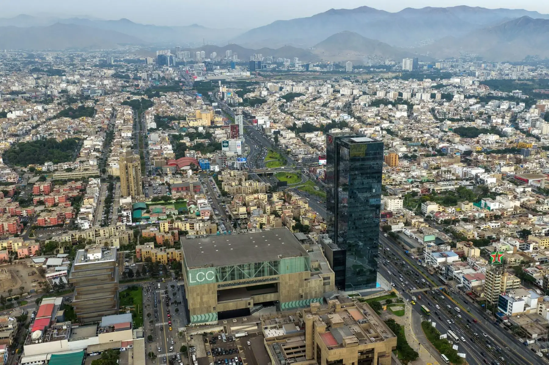 Medidas de seguridad en los alrededores del Centro de Convenciones de Lima donde se realiza el debate presidencial 2026. Foto: ANDINA/Ricardo Cuba