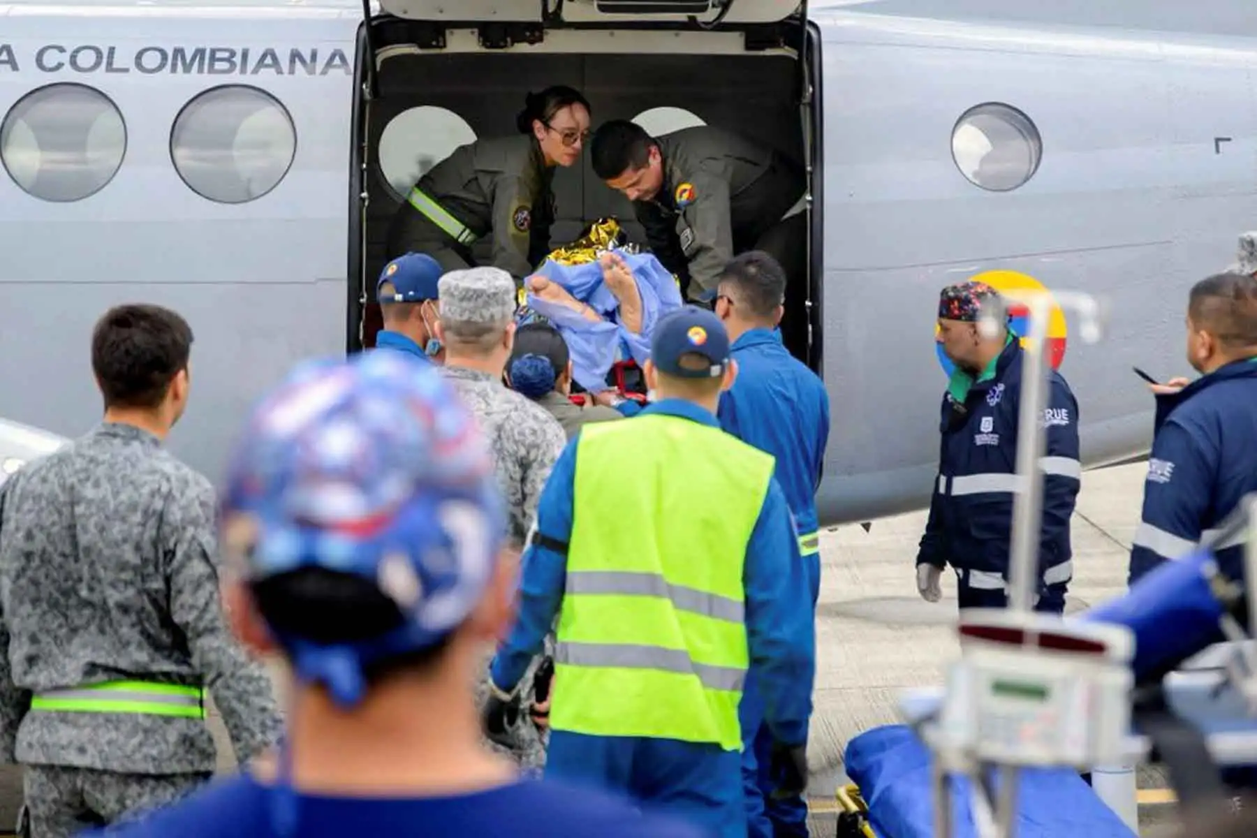La aeronave militar Hércules se precipitó a tierra poco después de despegar de Puerto Leguízamo, en una zona cercana a la frontera con Perú y Ecuador, por causas que aún son materia de investigación. Foto: ANDINA/AFP.