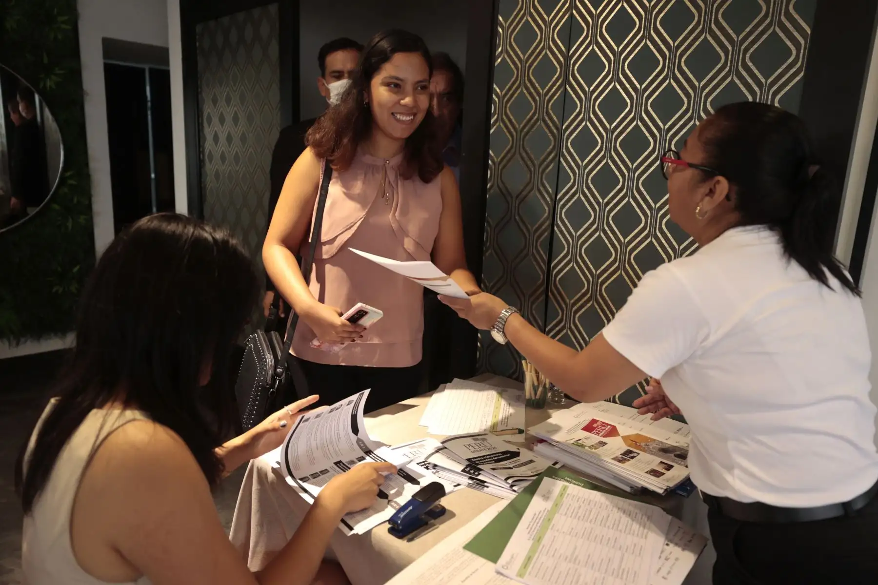 El programa incluyó espacios de diálogo y preguntas del público sobre propuestas vinculadas a la descentralización y la gestión de la inversión pública en el país. Foto: ANDINA/Vidal Tarqui.