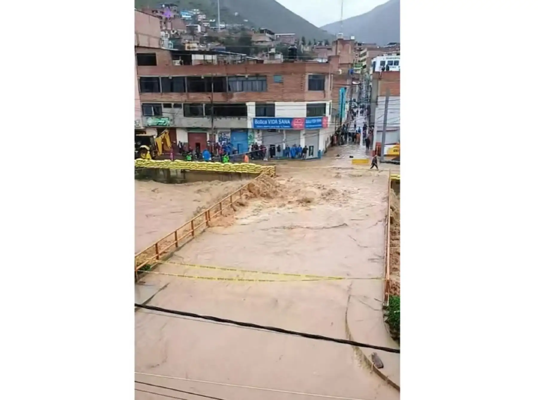 Desborde de ríos y activación de quebradas afectan poblados y vías de la región Huánuco