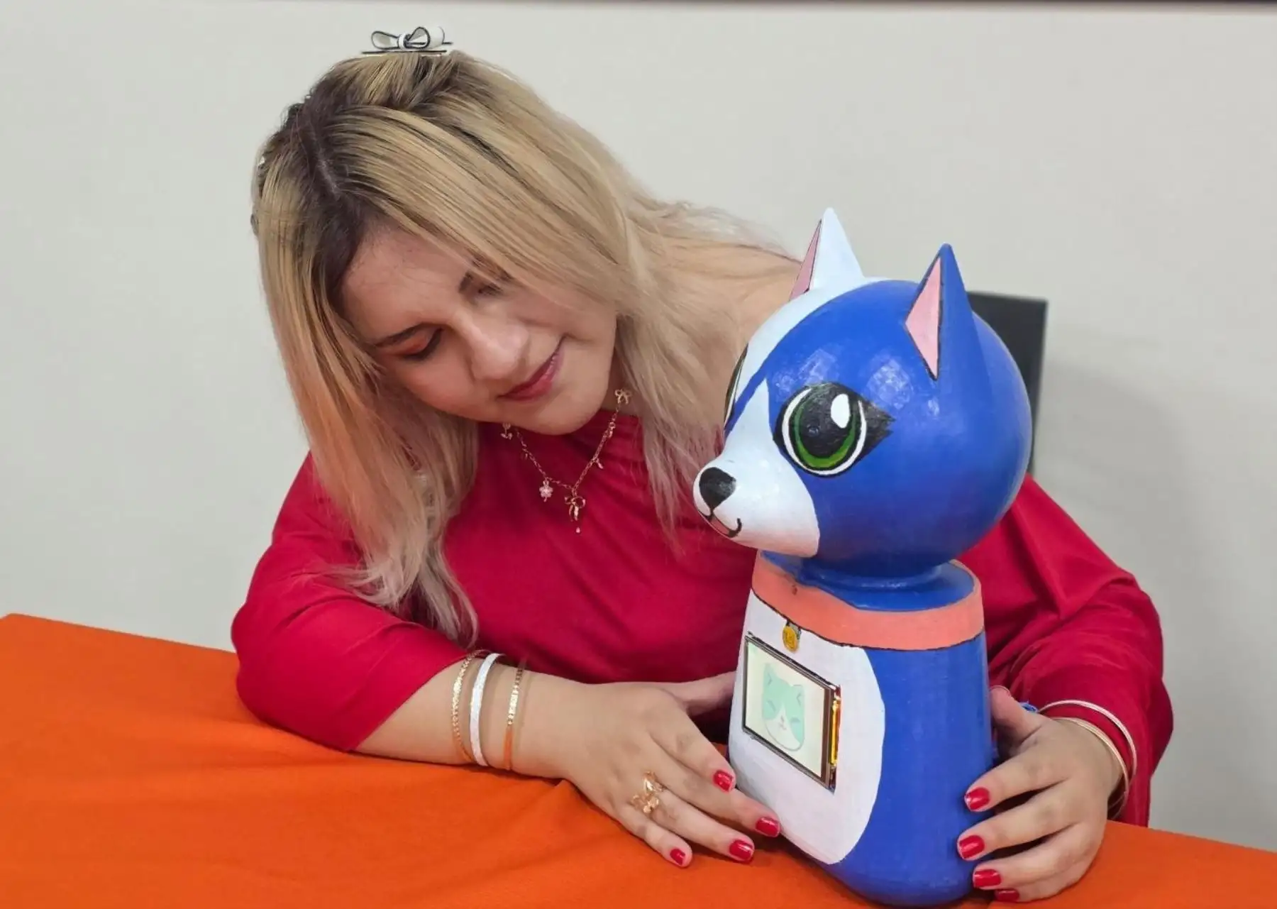 Conoce a investigadora peruana que creó robot para asistencia educativa en niños con TEA