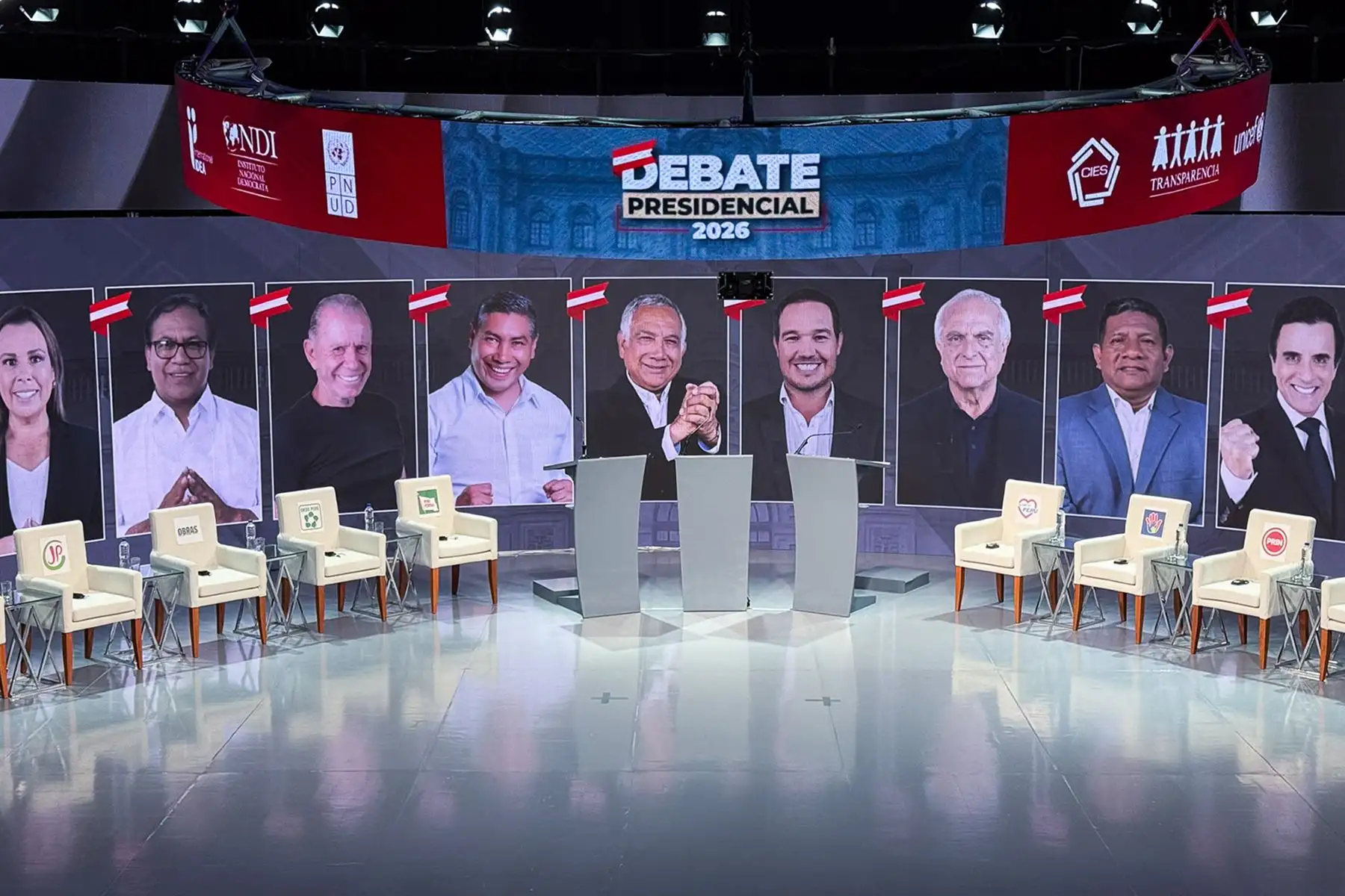 Todo queda listo para el inicio del segundo día del debate presidencial, organizado por el Jurado Nacional de Elecciones (JNE), en el Centro de Convenciones de Lima. Foto: ANDINA/Verónica Calderón Zuñiga
