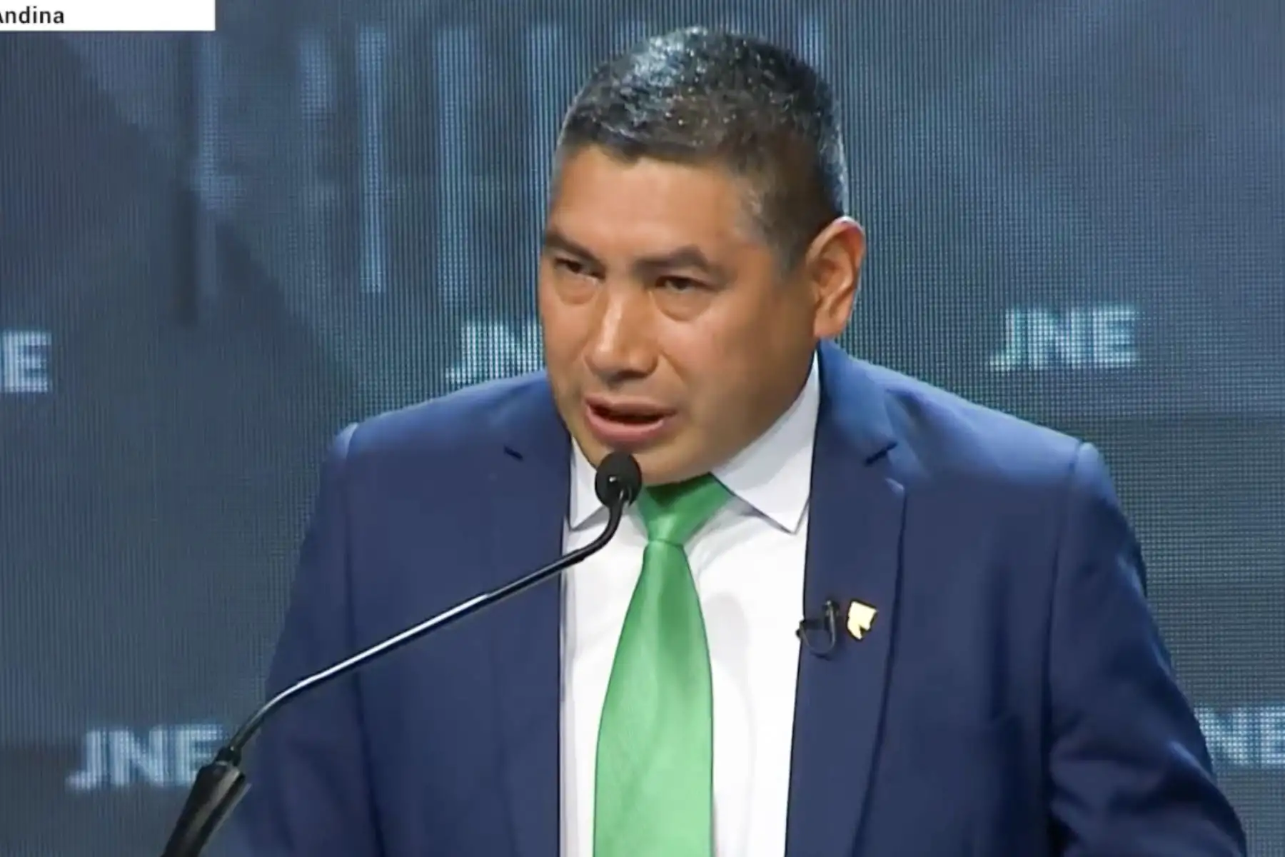 Debate presidencial: Charlie Carrasco propone medidas drásticas para reorganizar el Estado