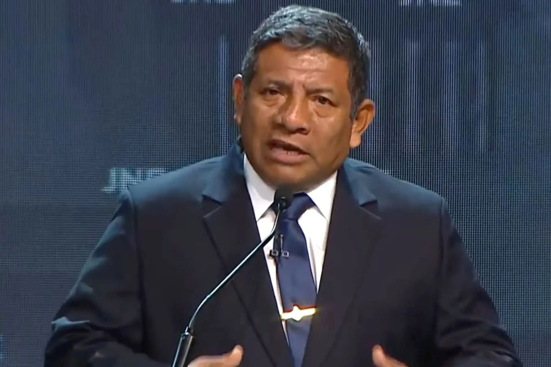 Debate presidencial: Walter Chirinos plantea lucha contra la criminalidad con inteligencia