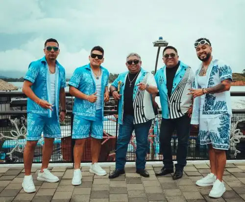 Los Conquistadores de la Salsa rinden tributo a Los Titanes de Colombia.