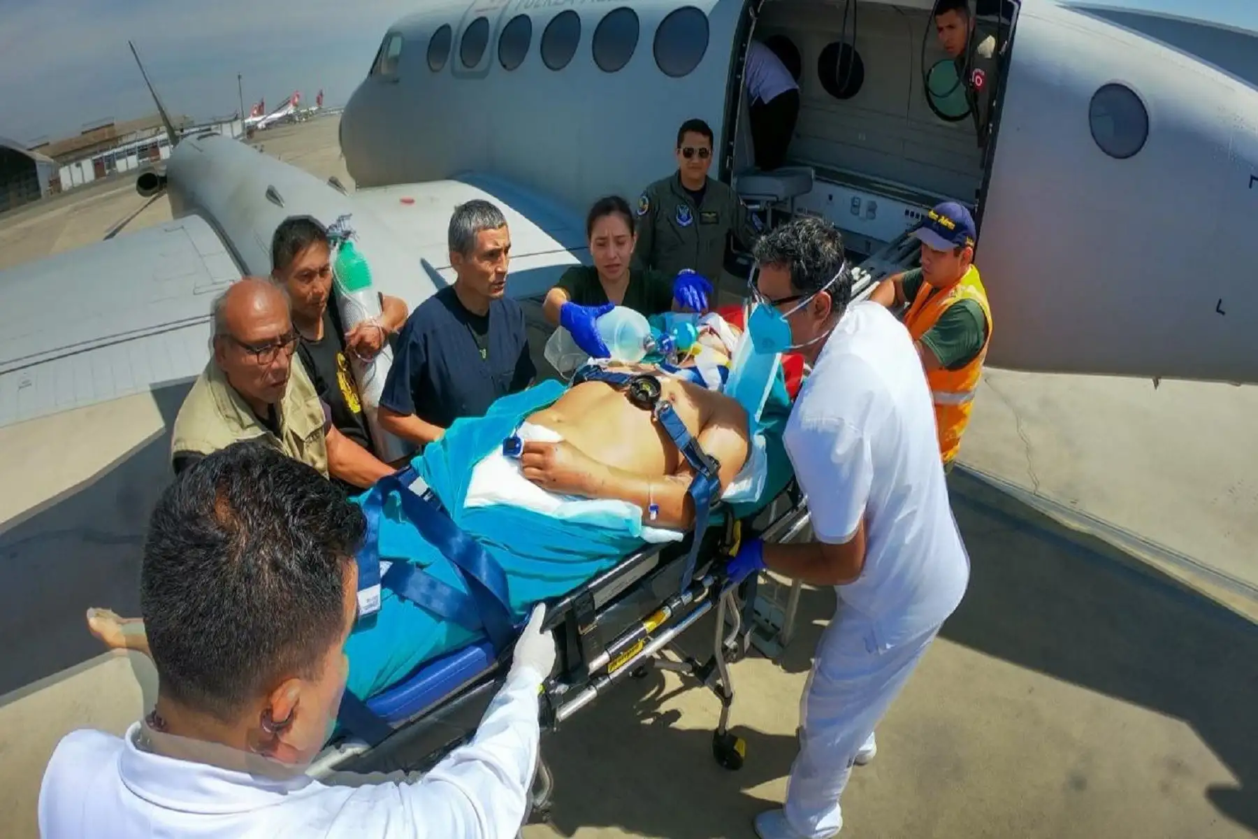 FAP realiza exitosa evacuación aeromédica de emergencia desde Tumbes a Lima