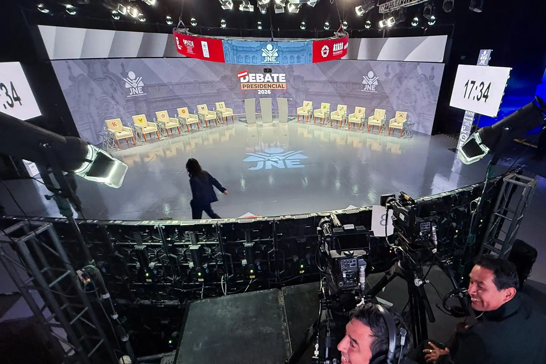 Todo queda listo para el inicio del tercer día del debate presidencial, organizado por el Jurado Nacional de Elecciones (JNE), en el Centro de Convenciones de Lima. Foto: ANDINA/Verónica Calderón Zuñiga
