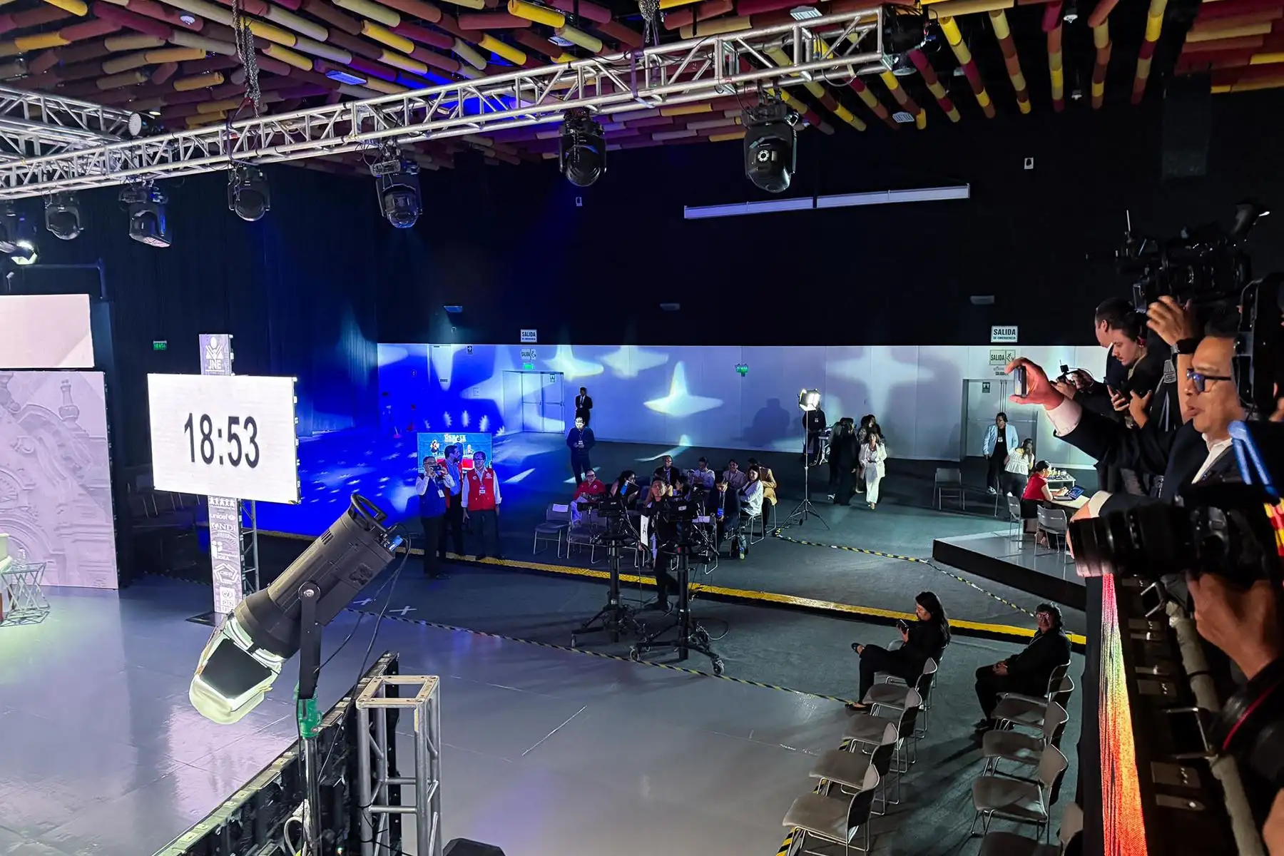 Todo queda listo para el inicio del tercer día del debate presidencial, organizado por el Jurado Nacional de Elecciones (JNE), en el Centro de Convenciones de Lima. Foto: ANDINA/Verónica Calderón Zuñiga