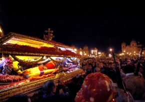 La celebración de la Semana Santa en Cusco atrae la atención de miles de cusqueños y turistas que visitan esta región aprovechando el feriado largo. ANDINA/Percy Hurtado Santillán