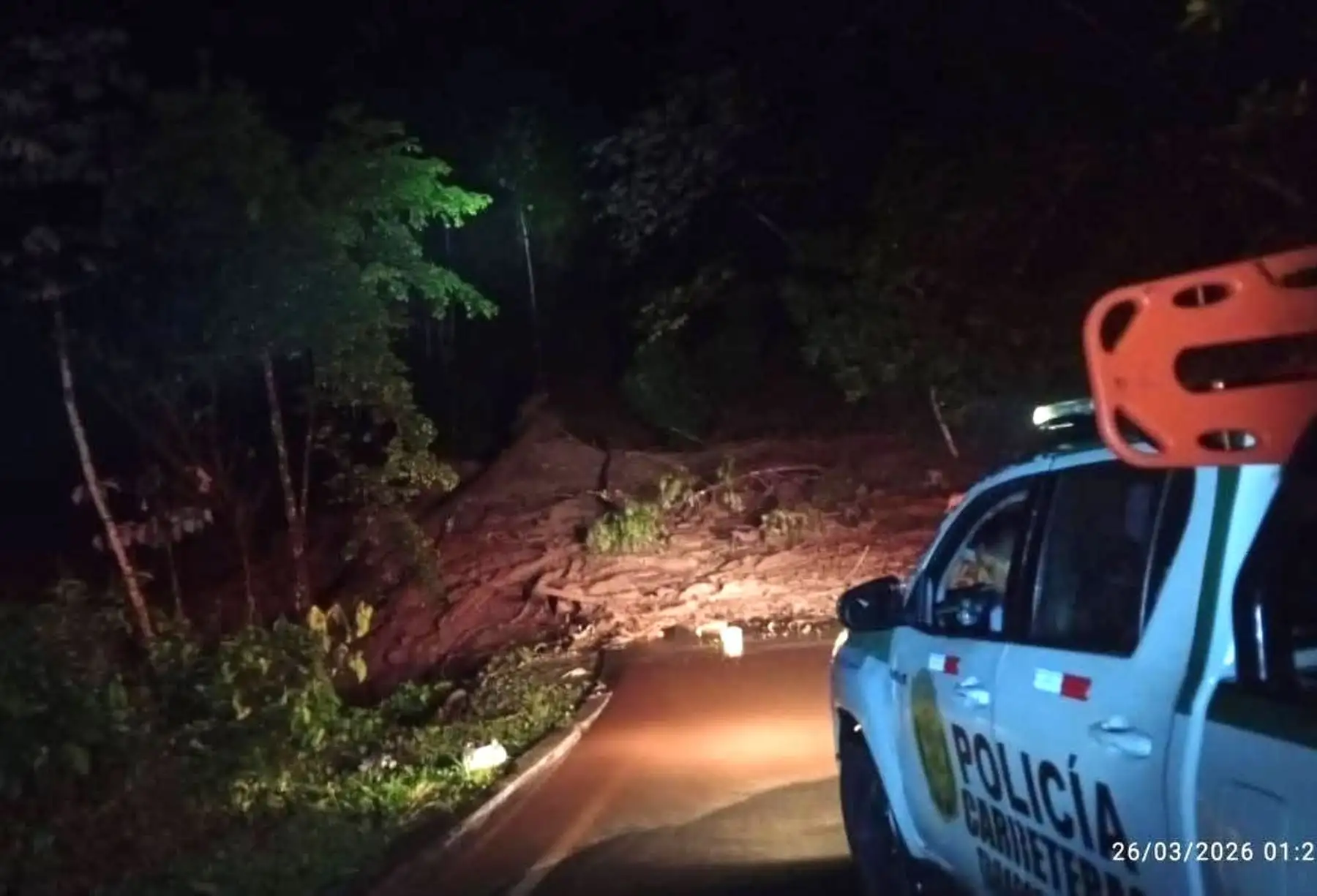 San Martín: caída de piedras y tierra bloquea tránsito en carretera Tarapoto - Yurimaguas