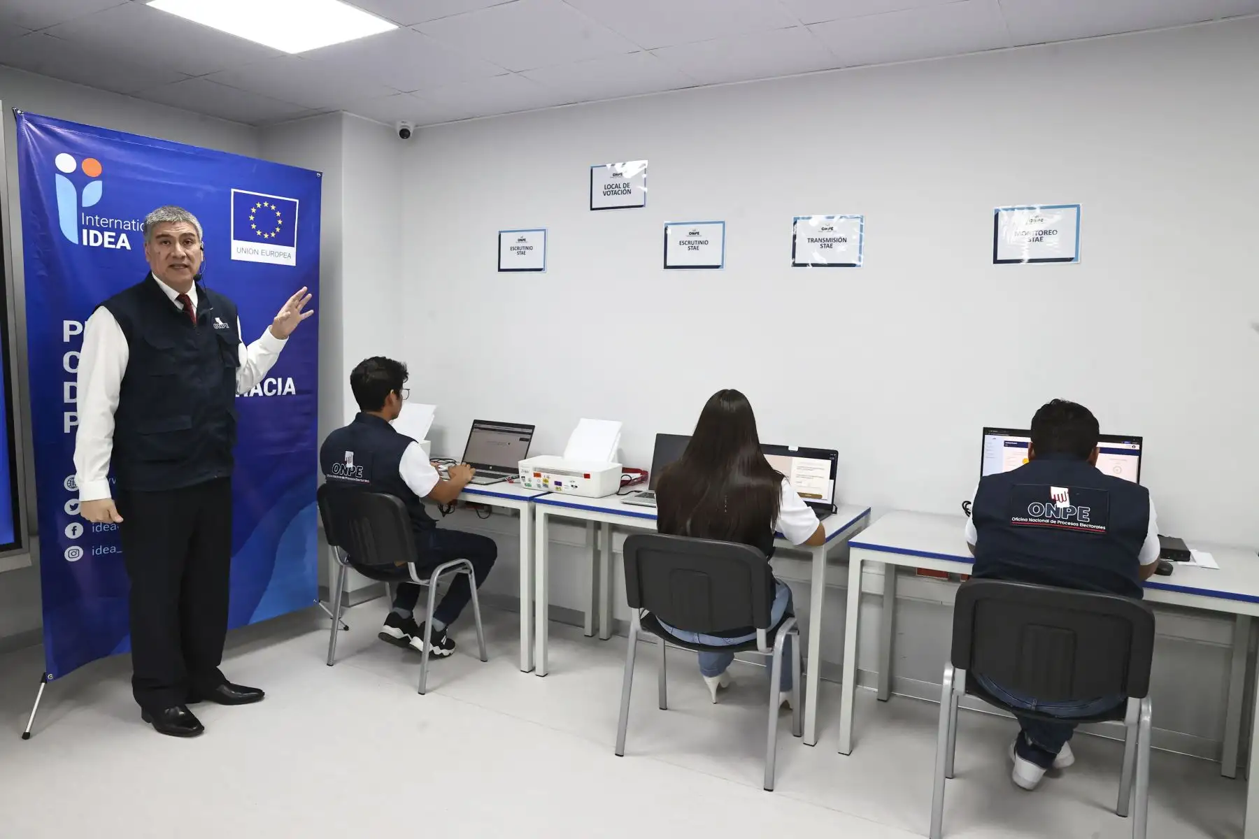 ONPE presenta las nuevas herramientas tecnológicas que se utilizarán en las Elecciones Generales 2026.

Foto:ANDINA / Juan Carlos Guzmán Negrini