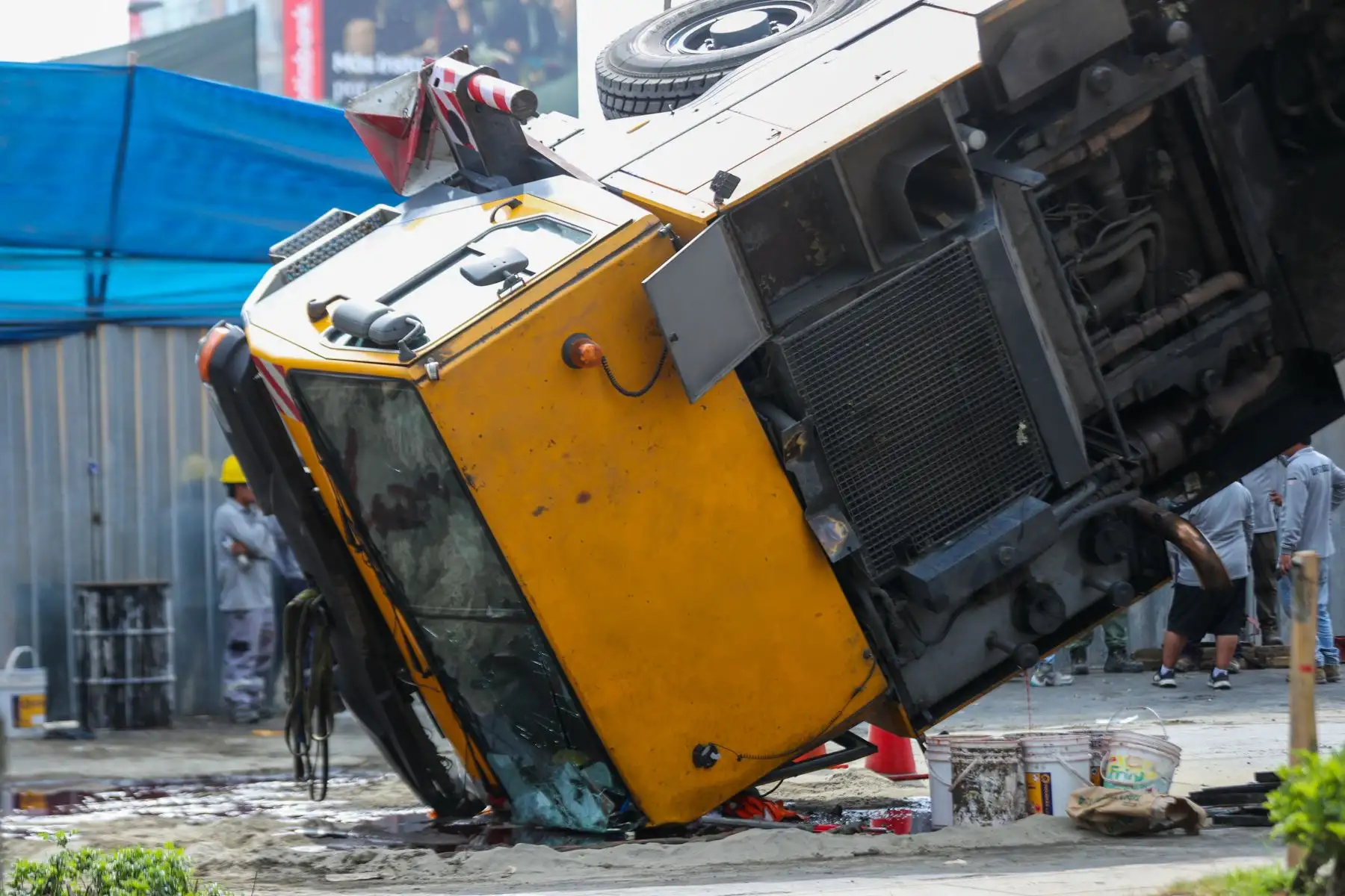 Autoridades iniciaron las investigaciones correspondientes para determinar las responsabilidades del incidente ocurrido en la zona. Foto: ANDINA/Ricardo Cuba.