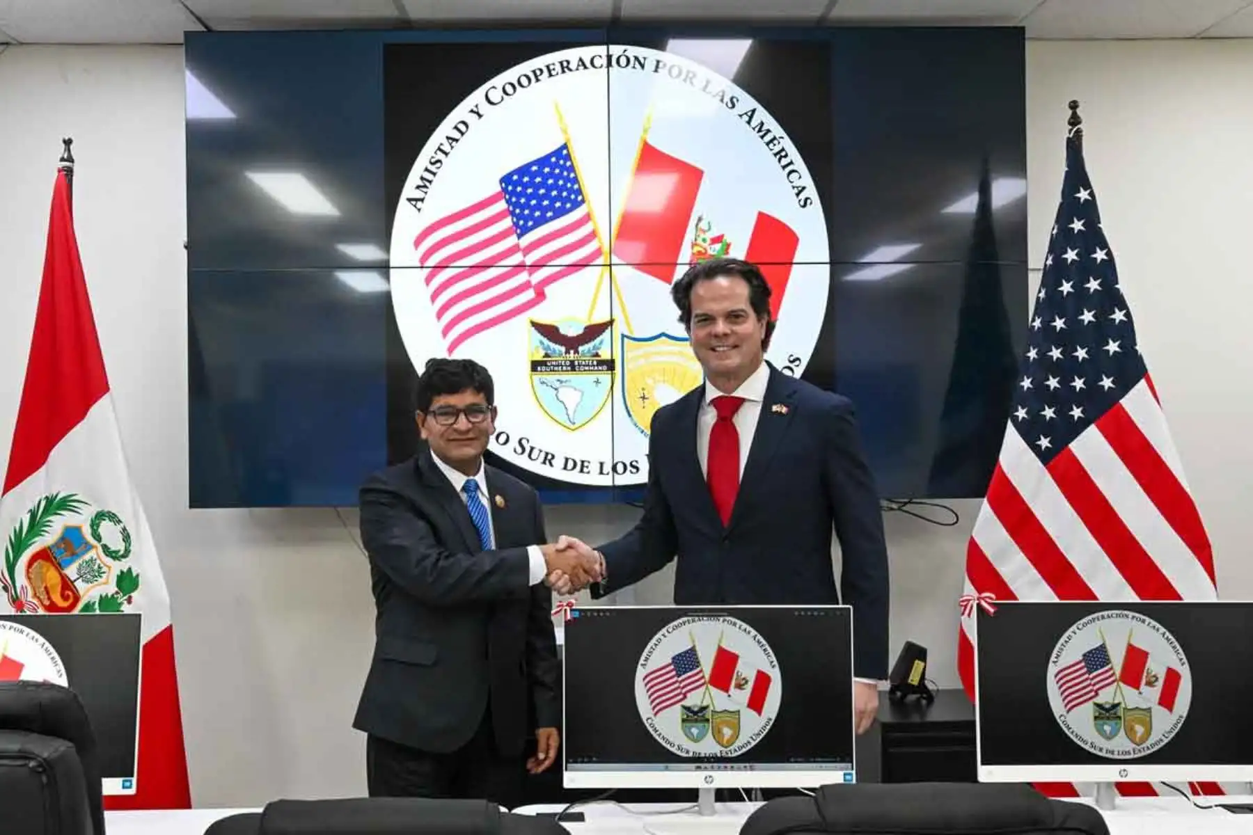 Embajador de EE. UU. encabeza donación clave y alianzas para el desarrollo en Arequipa