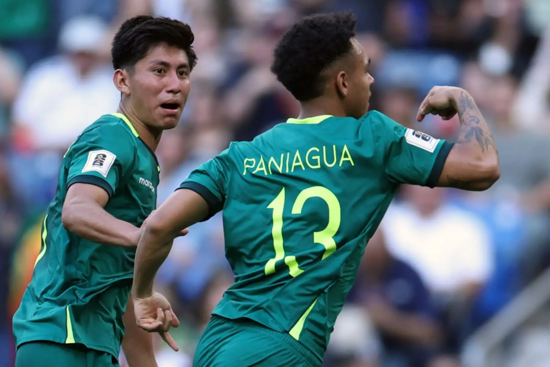 La selección de Bolivia venció 2-1 a Surinam en el repechaje intercontinental rumbo al Mundial 2026, en un duelo correspondiente a las semifinales del minitorneo clasificatorio disputado en Monterrey. Con este resultado, el conjunto altiplánico avanzó a la final de su llave, donde enfrentará a Irak por uno de los cupos disponibles a la Copa del Mundo, en partido único decisivo. Foto: AFP