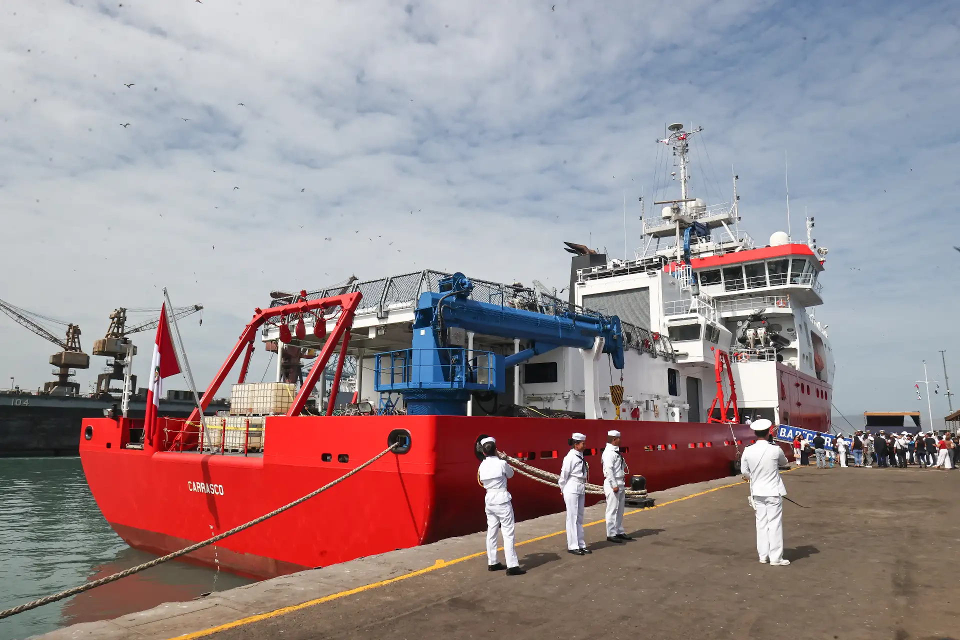 Tras tres meses  de su expedición a la Antártida, el BAP Carrasco llega al puerto del Callao, donde la familia de los tripulantes recibieron con mucha emoción a sus seres queridos. Foto: ANDINA/ Juan Carlos Guzmán Negrini