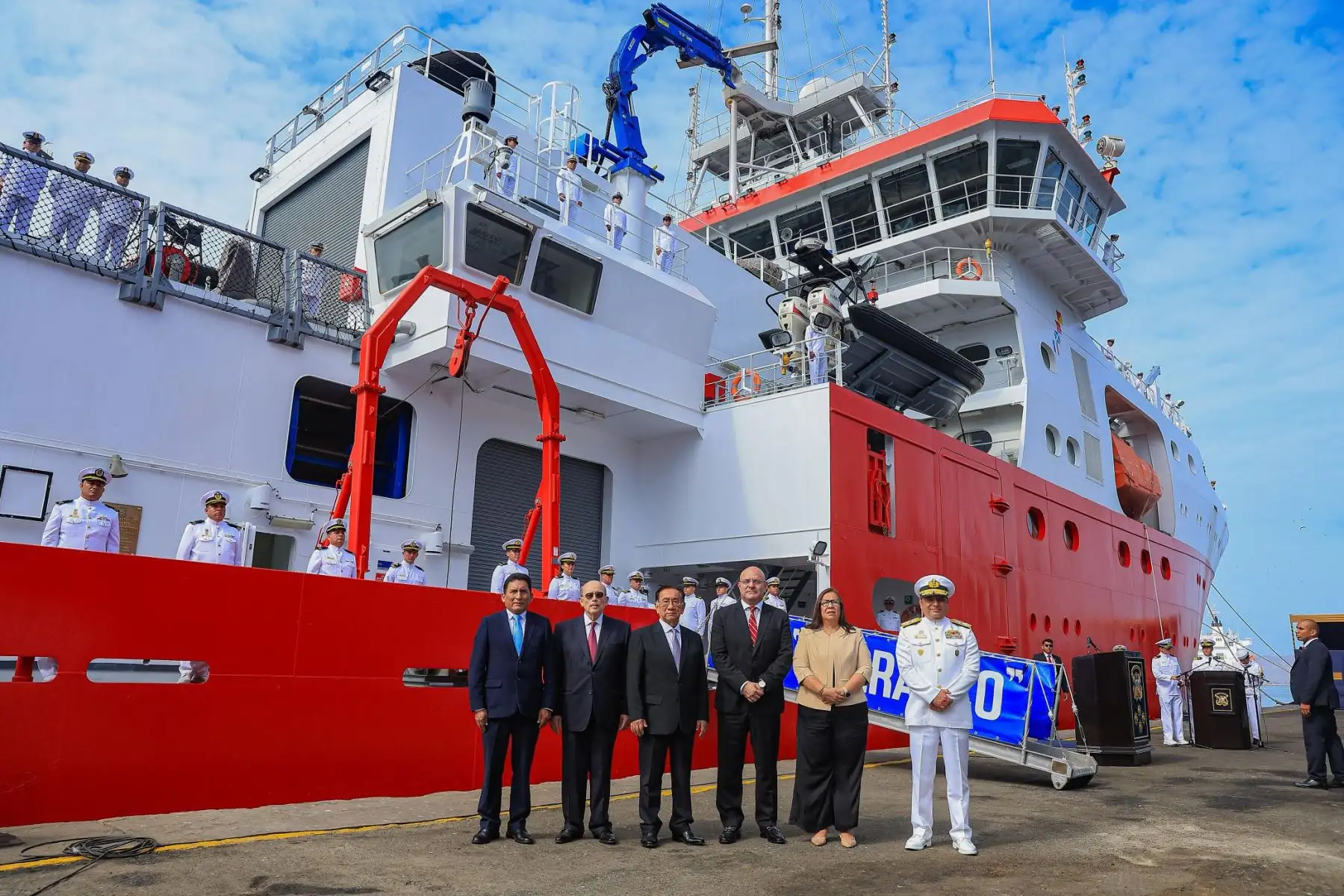 El presidente de la república, José María Balcázar Zelada, estuvo presente en la ceremonia de arribo del buque oceanográfico polar B.A.P. “Carrasco” y su tripulación, tras culminar la 32.ª Campaña Científica del Perú a la Antártida, realizada en la Base Naval del Callao. Foto: ANDINA/Prensa Presidencia