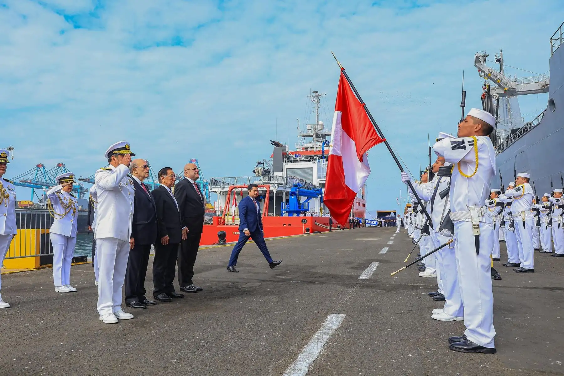 El presidente de la república, José María Balcázar Zelada, estuvo presente en la ceremonia de arribo del buque oceanográfico polar B.A.P. “Carrasco” y su tripulación, tras culminar la 32.ª Campaña Científica del Perú a la Antártida, realizada en la Base Naval del Callao. Foto: ANDINA/Prensa Presidencia