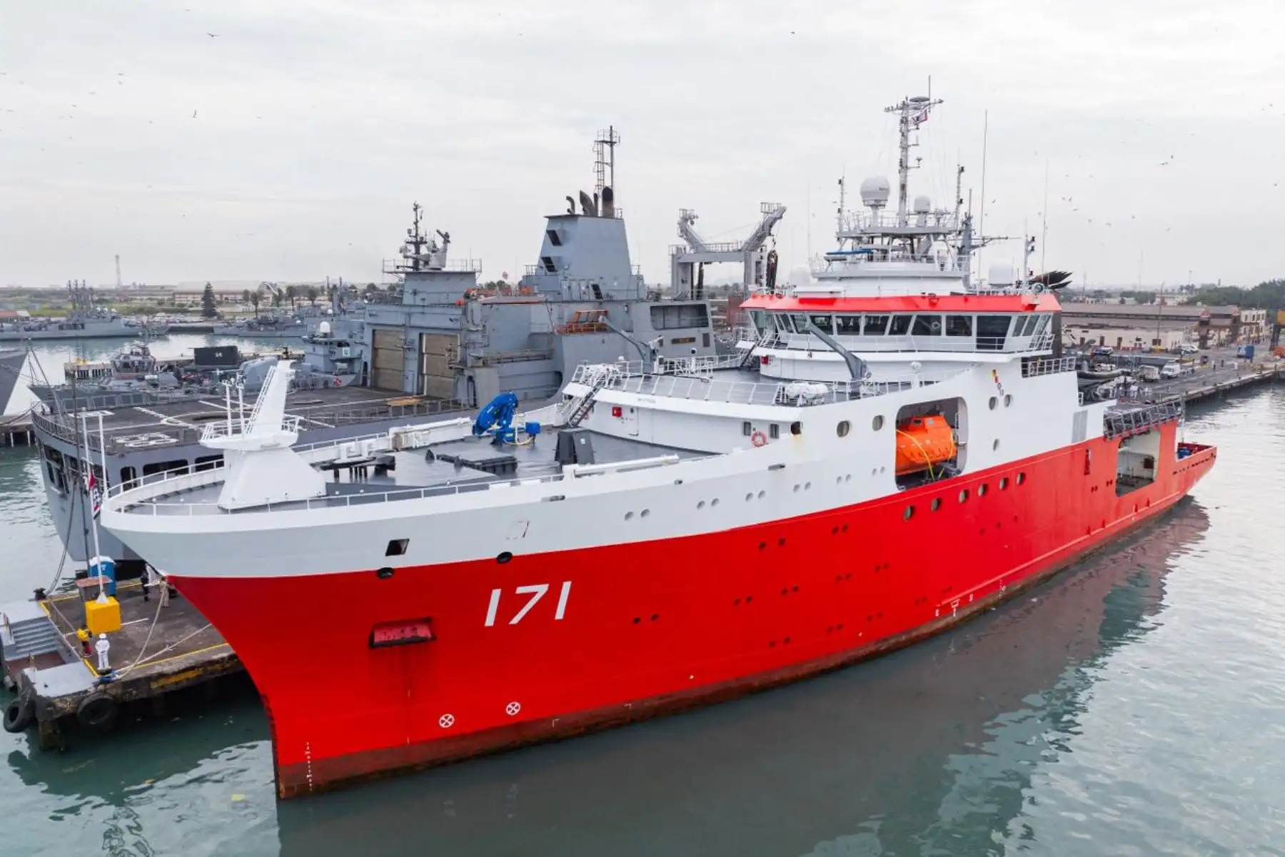 El presidente de la república, José María Balcázar Zelada, estuvo presente en la ceremonia de arribo del buque oceanográfico polar B.A.P. “Carrasco” y su tripulación, tras culminar la 32.ª Campaña Científica del Perú a la Antártida, realizada en la Base Naval del Callao. Foto: ANDINA/Prensa Presidencia