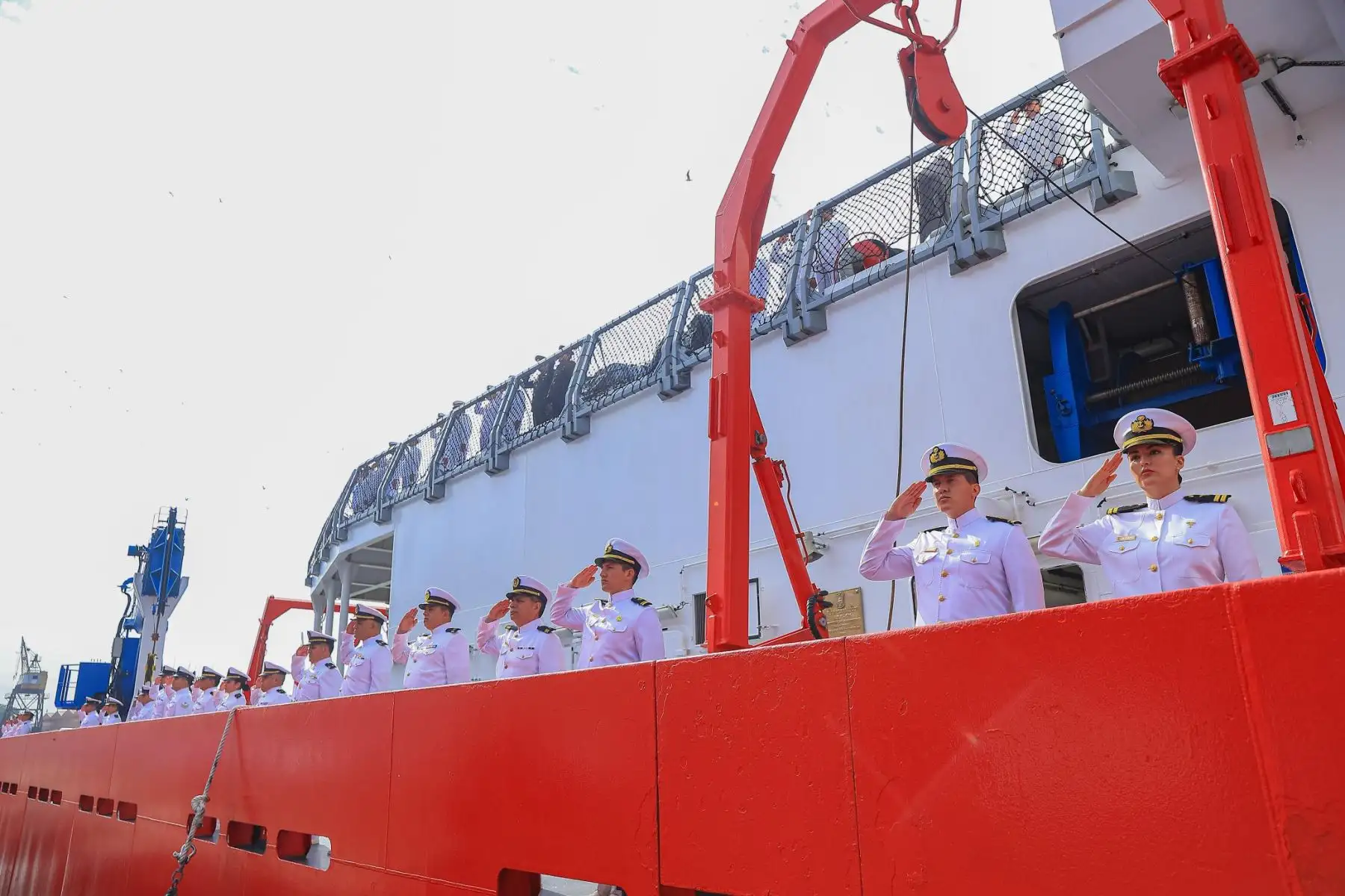 El presidente de la república, José María Balcázar Zelada, estuvo presente en la ceremonia de arribo del buque oceanográfico polar B.A.P. “Carrasco” y su tripulación, tras culminar la 32.ª Campaña Científica del Perú a la Antártida, realizada en la Base Naval del Callao. Foto: ANDINA/Prensa Presidencia