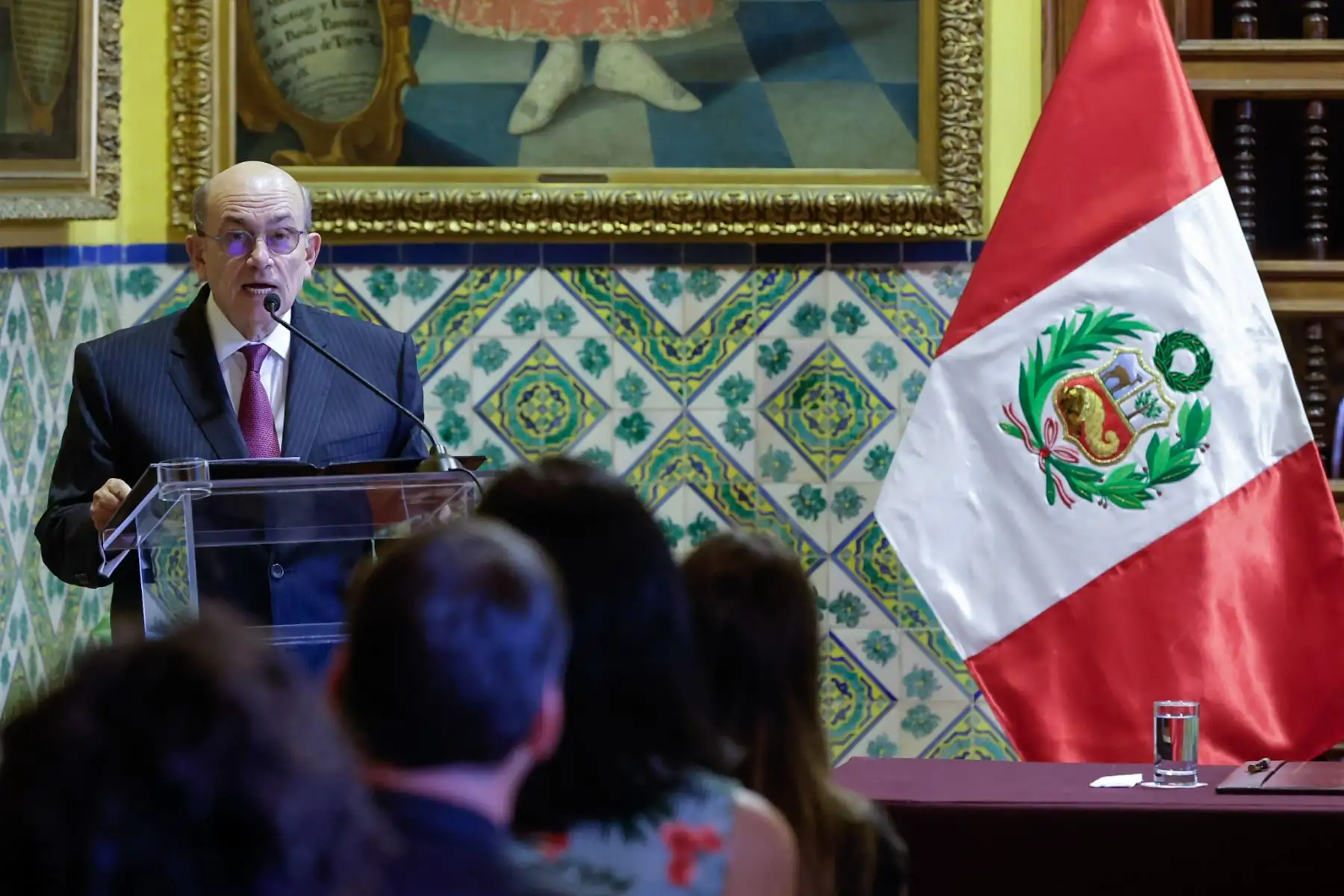 Un total de 169 bienes culturales, repatriados de países de América y Europa por el Ministerio de Relaciones Exteriores, fueron entregados al Ministerio de Cultura en una ceremonia oficial realizada en el Palacio de Torre Tagle. El acto contó con la participación del canciller Hugo de Zela y la ministra de Cultura, Fátima Altabás. Fotos: ANDINA/Luis Iparraguirre