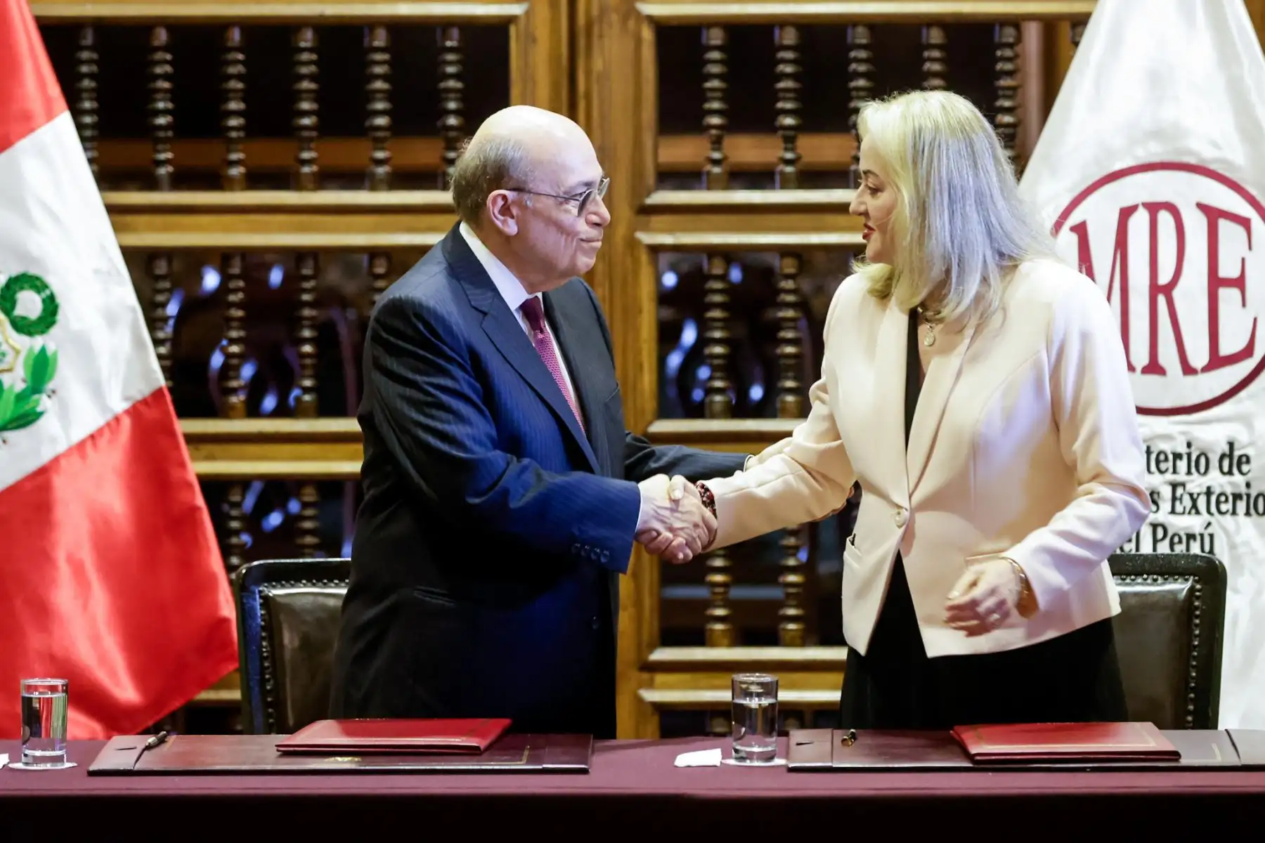 Un total de 169 bienes culturales, repatriados de países de América y Europa por el Ministerio de Relaciones Exteriores, fueron entregados al Ministerio de Cultura en una ceremonia oficial realizada en el Palacio de Torre Tagle. El acto contó con la participación del canciller Hugo de Zela y la ministra de Cultura, Fátima Altabás. Fotos: ANDINA/Luis Iparraguirre